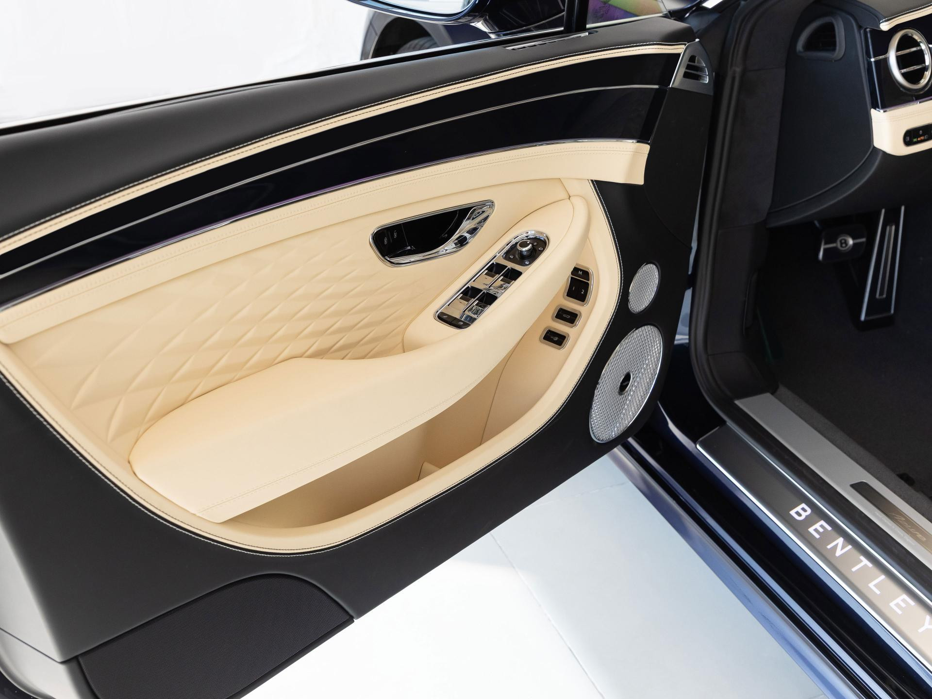 Bentley Continental GT Azure (MY26) Hybrid