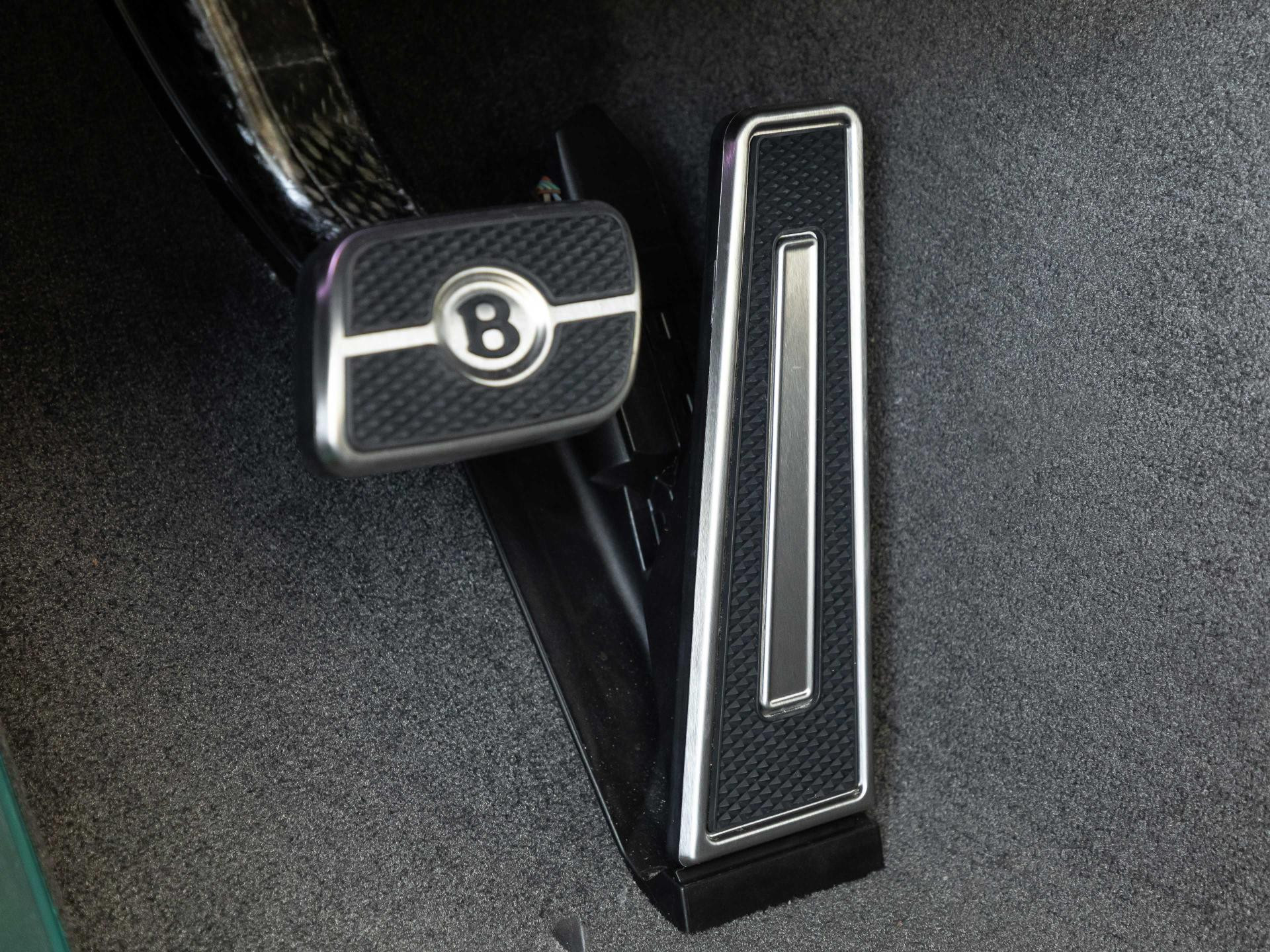 Bentley Continental GT Azure (MY26) Hybrid