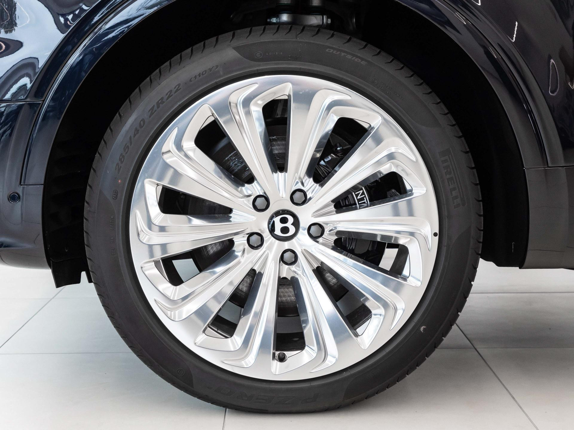 Bentley Bentayga EWB Azure Head Up Display Navi LED Klima