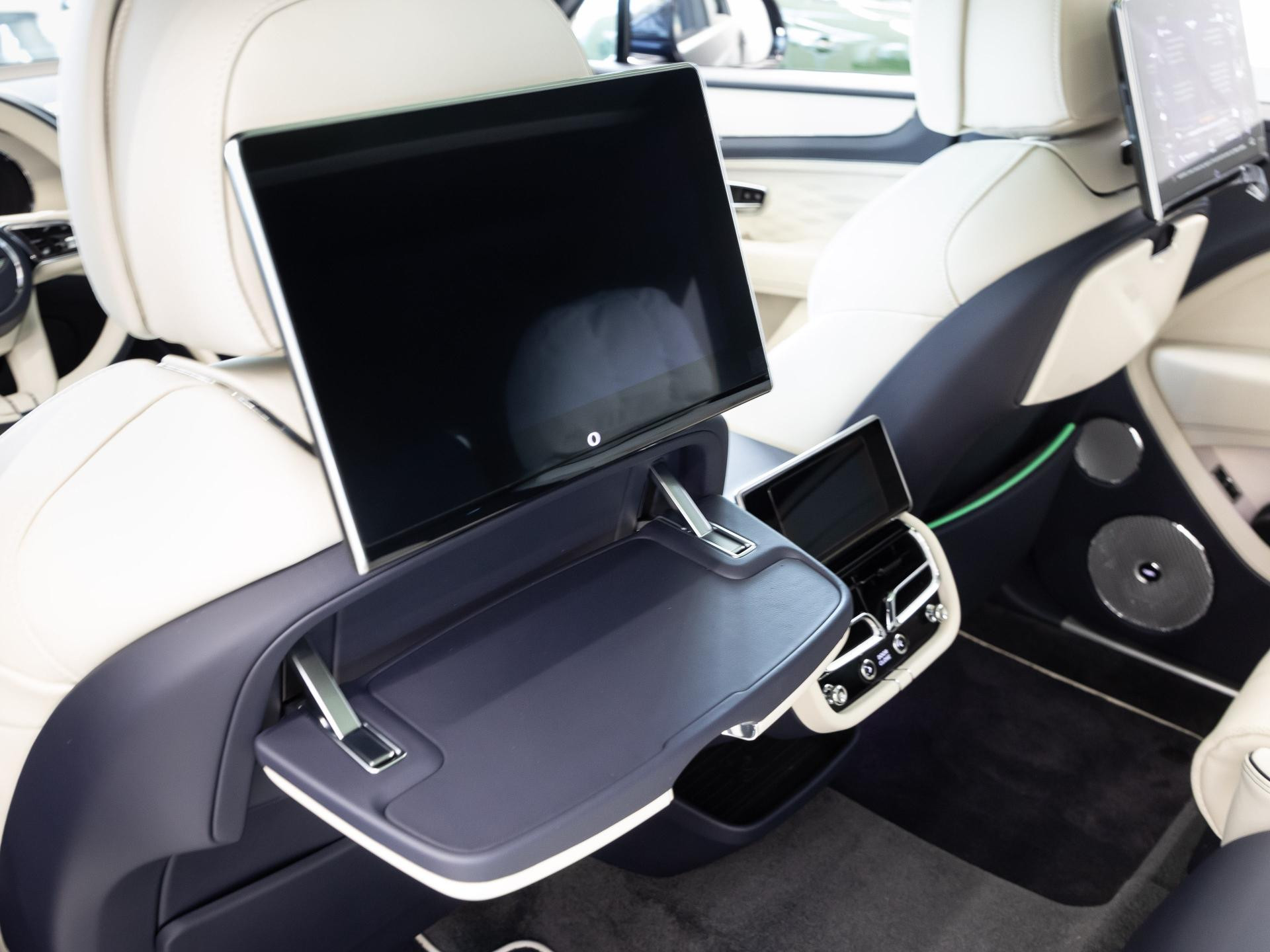 Bentley Bentayga EWB Azure Head Up Display Navi LED Klima