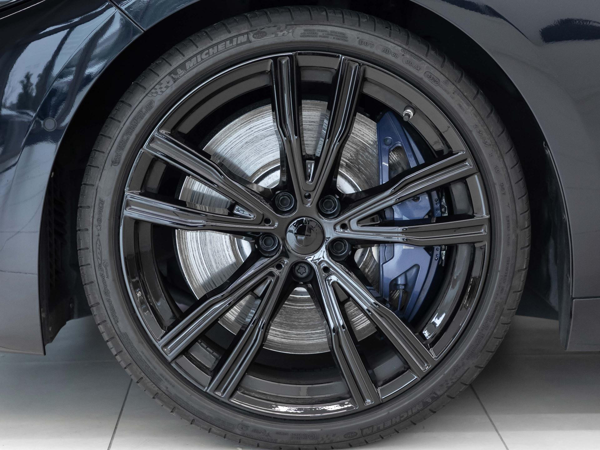 BMW M850i xDrive Carbon Core