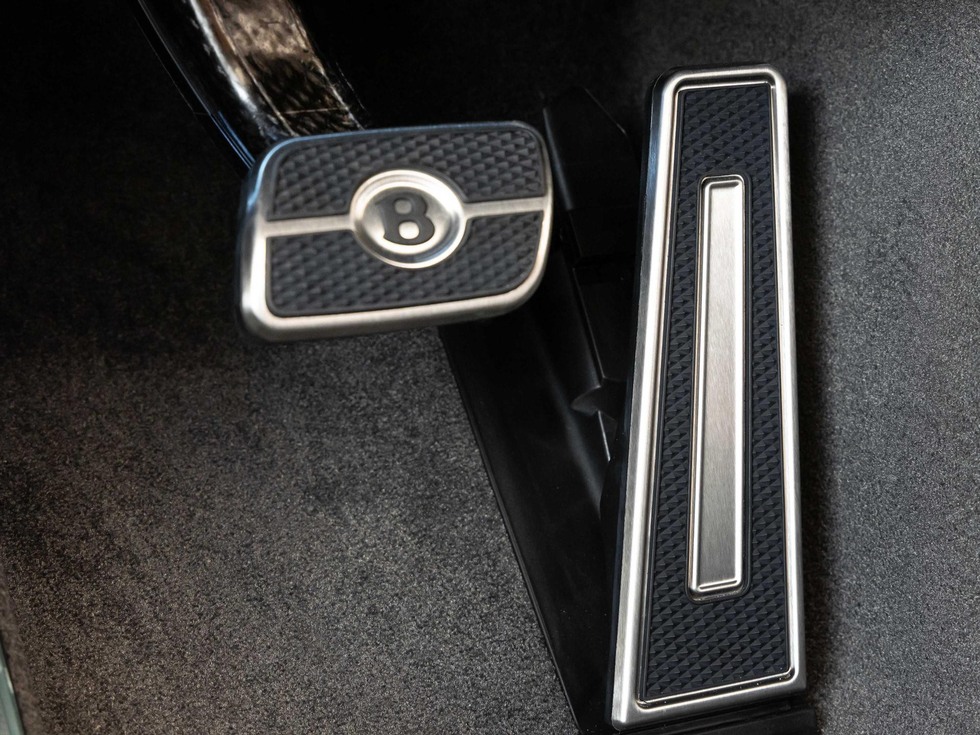 Bentley Continental GTC Azure (MY26) Hybrid