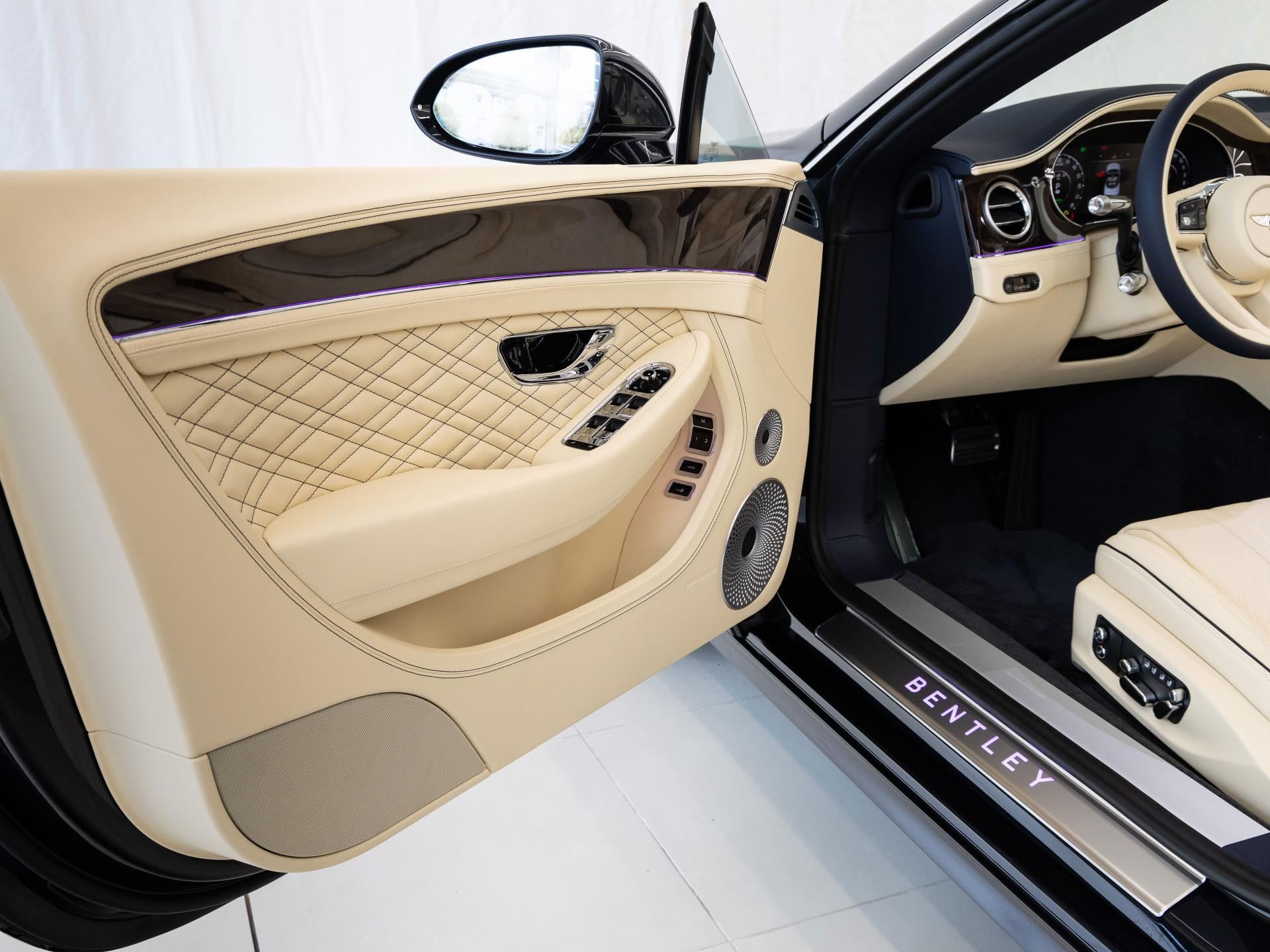 Bentley Continental GTC (MY26) von BENTLEY FRANKFURT