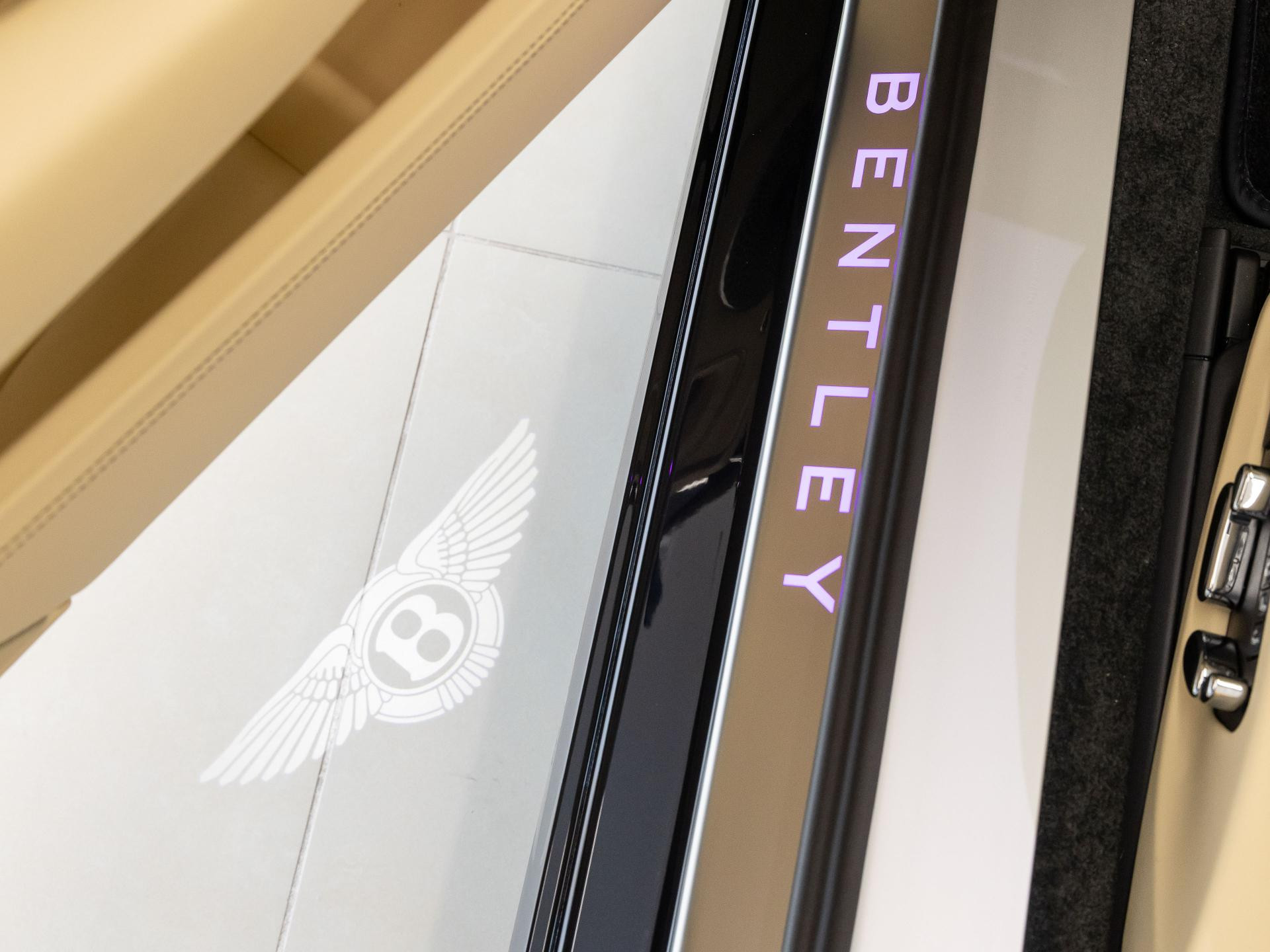 Bentley Continental GTC (MY26) von BENTLEY FRANKFURT