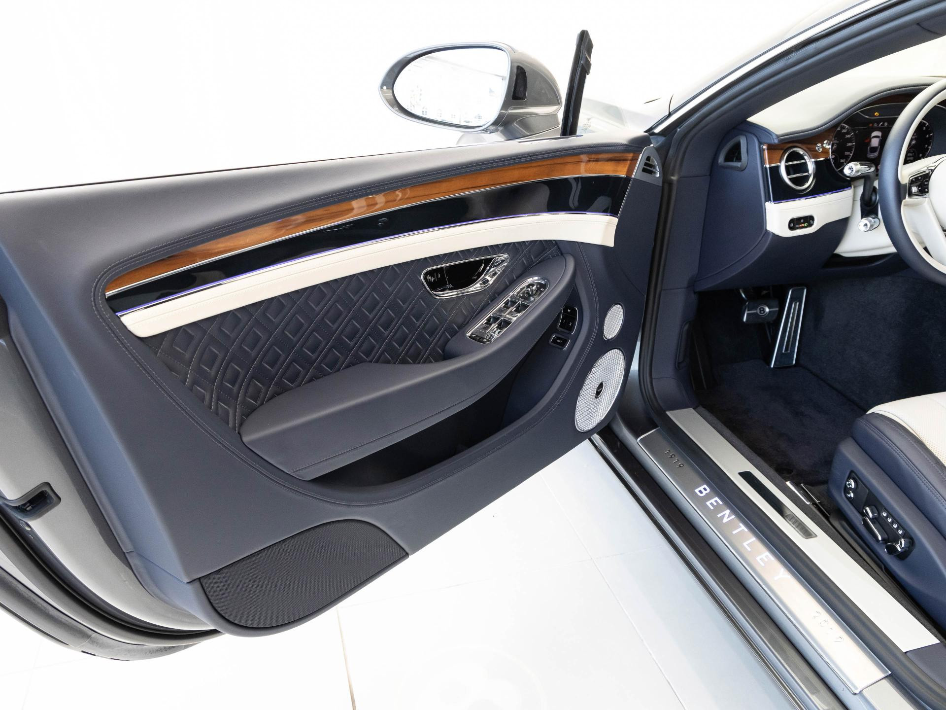 Bentley New Continental GT W12 von BENTLEY FRANKFURT