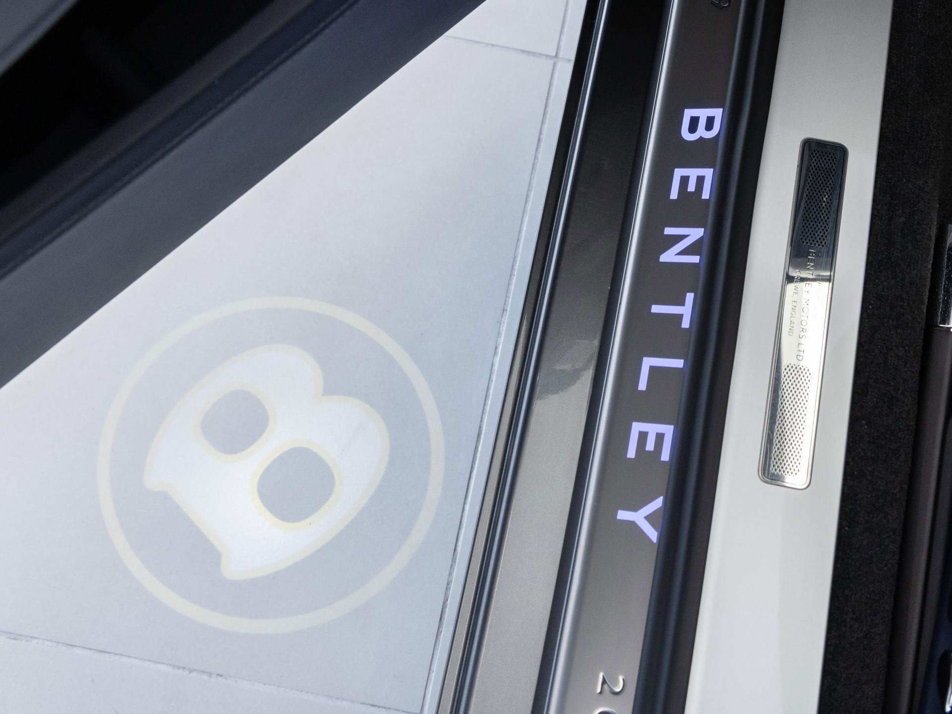 Bentley New Continental GT W12 von BENTLEY FRANKFURT