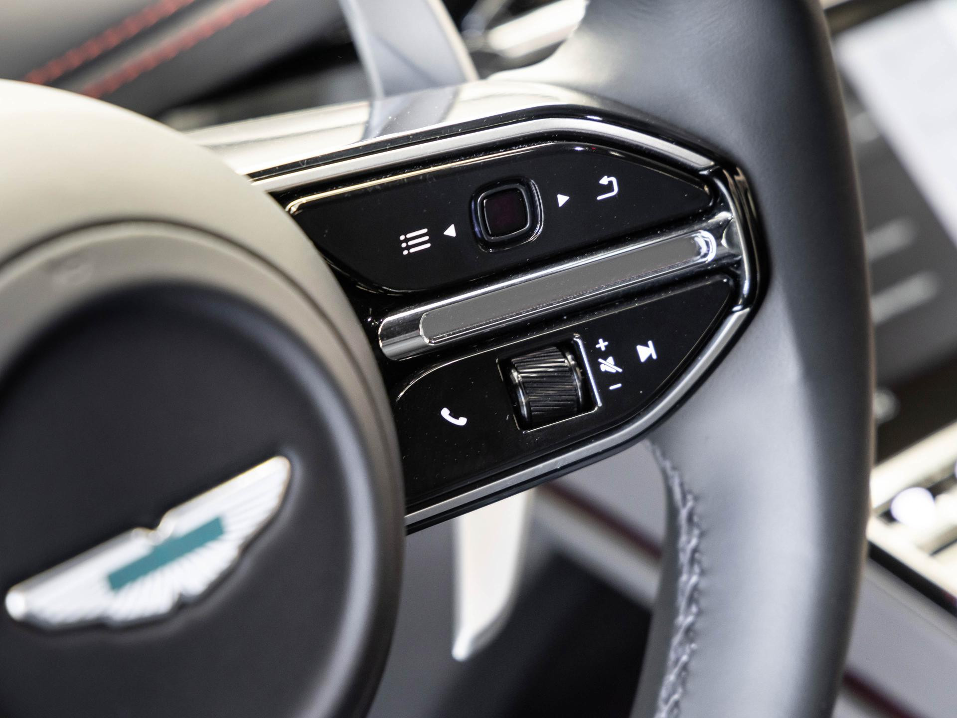 Aston Martin DB12 Coupé von BENTLEY FRANKFURT