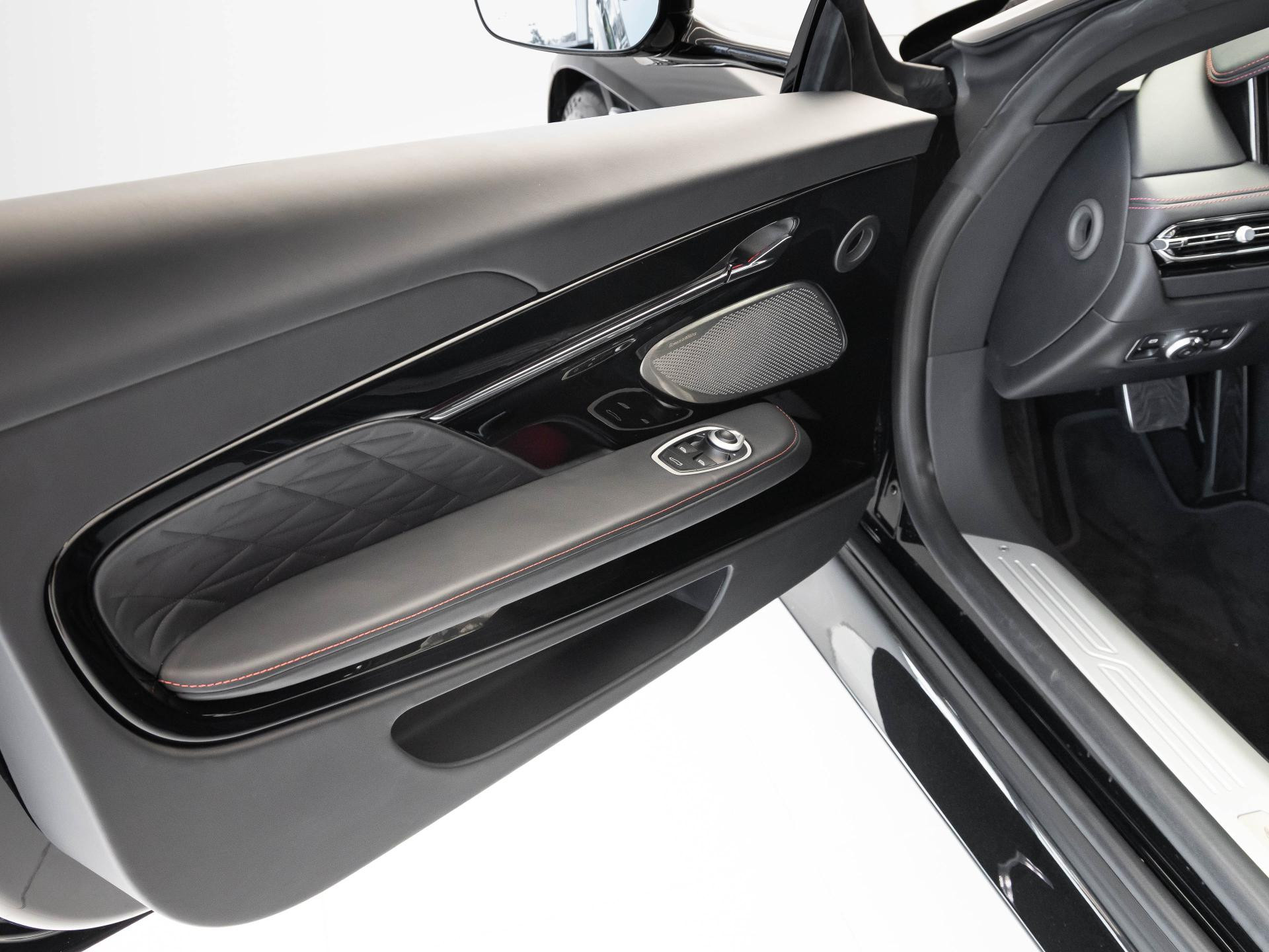 Aston Martin DB12 Coupé von BENTLEY FRANKFURT