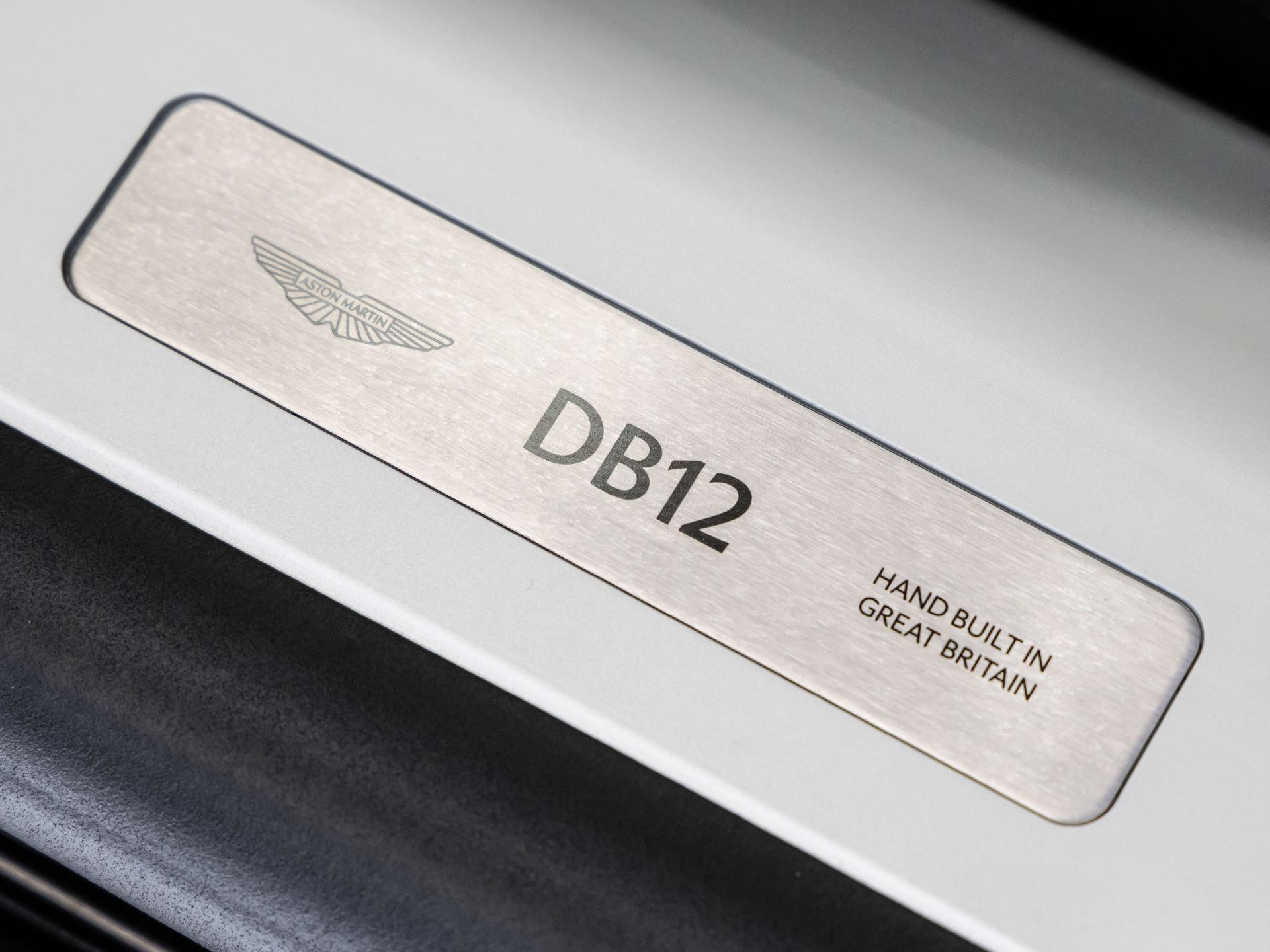 Aston Martin DB12 Coupé von BENTLEY FRANKFURT