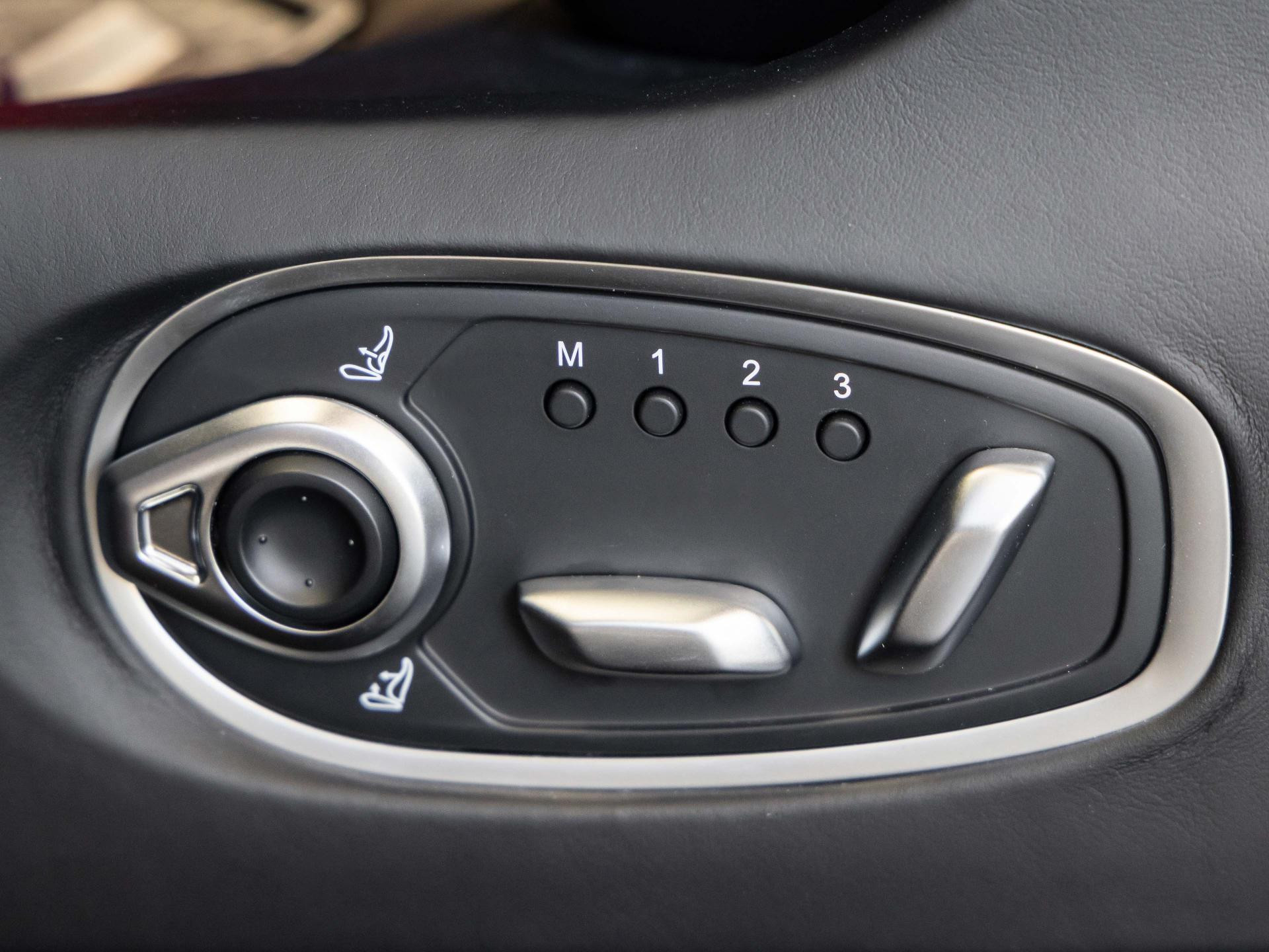 Aston Martin DB12 Coupé von BENTLEY FRANKFURT