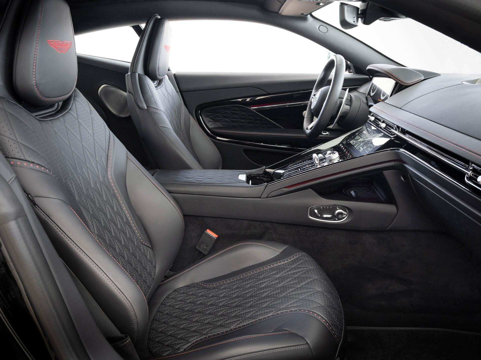 Aston Martin DB12 Coupé von BENTLEY FRANKFURT