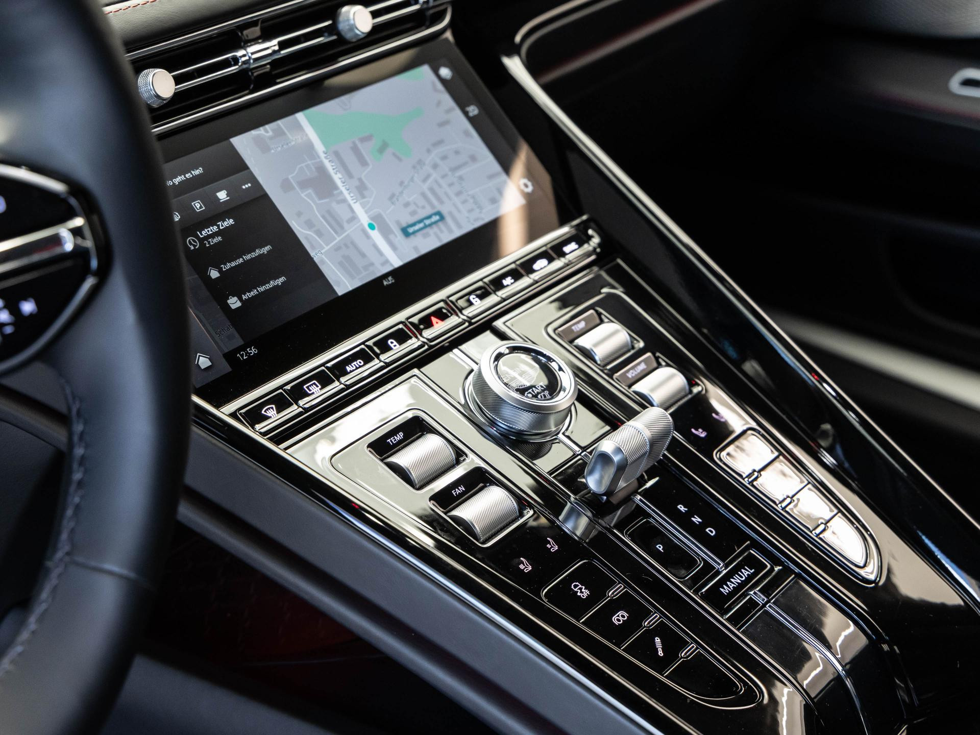 Aston Martin DB12 Coupé von BENTLEY FRANKFURT