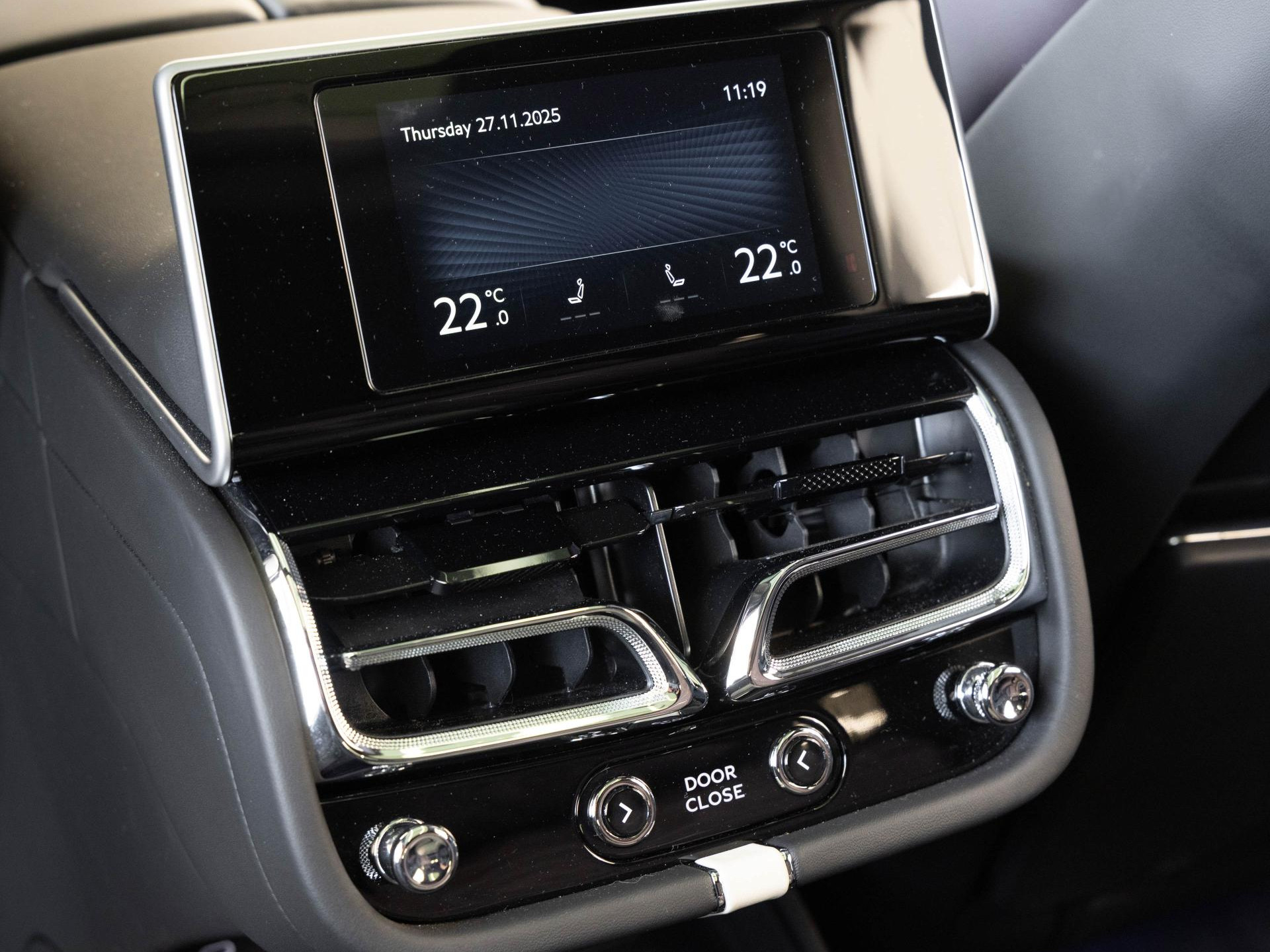 Bentley Bentayga EWB Mulliner von BENTLEY FRANKFURT