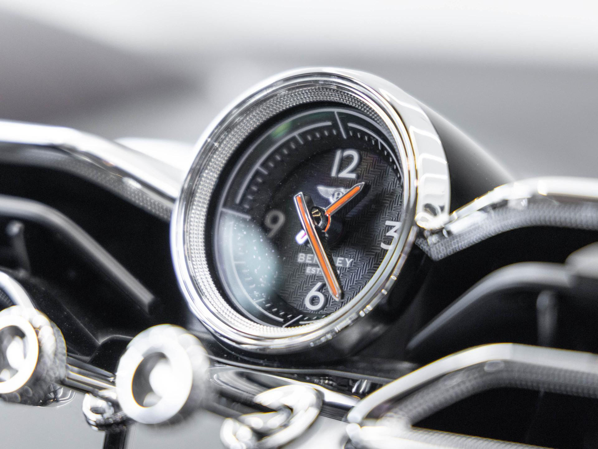 Bentley Bentayga V8 von BENTLEY FRANKFURT