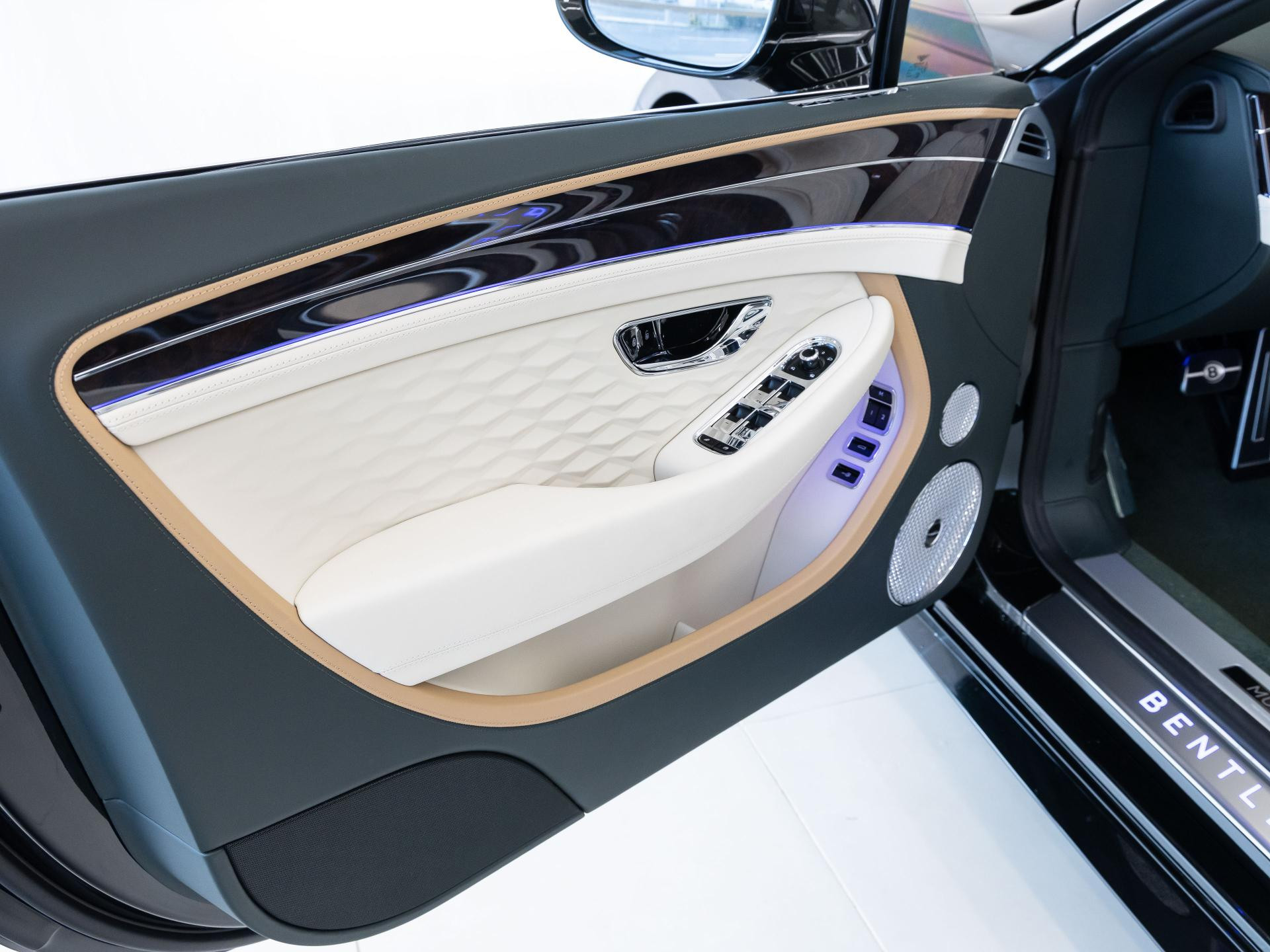 Bentley Continental GTC Mulliner (MY26)