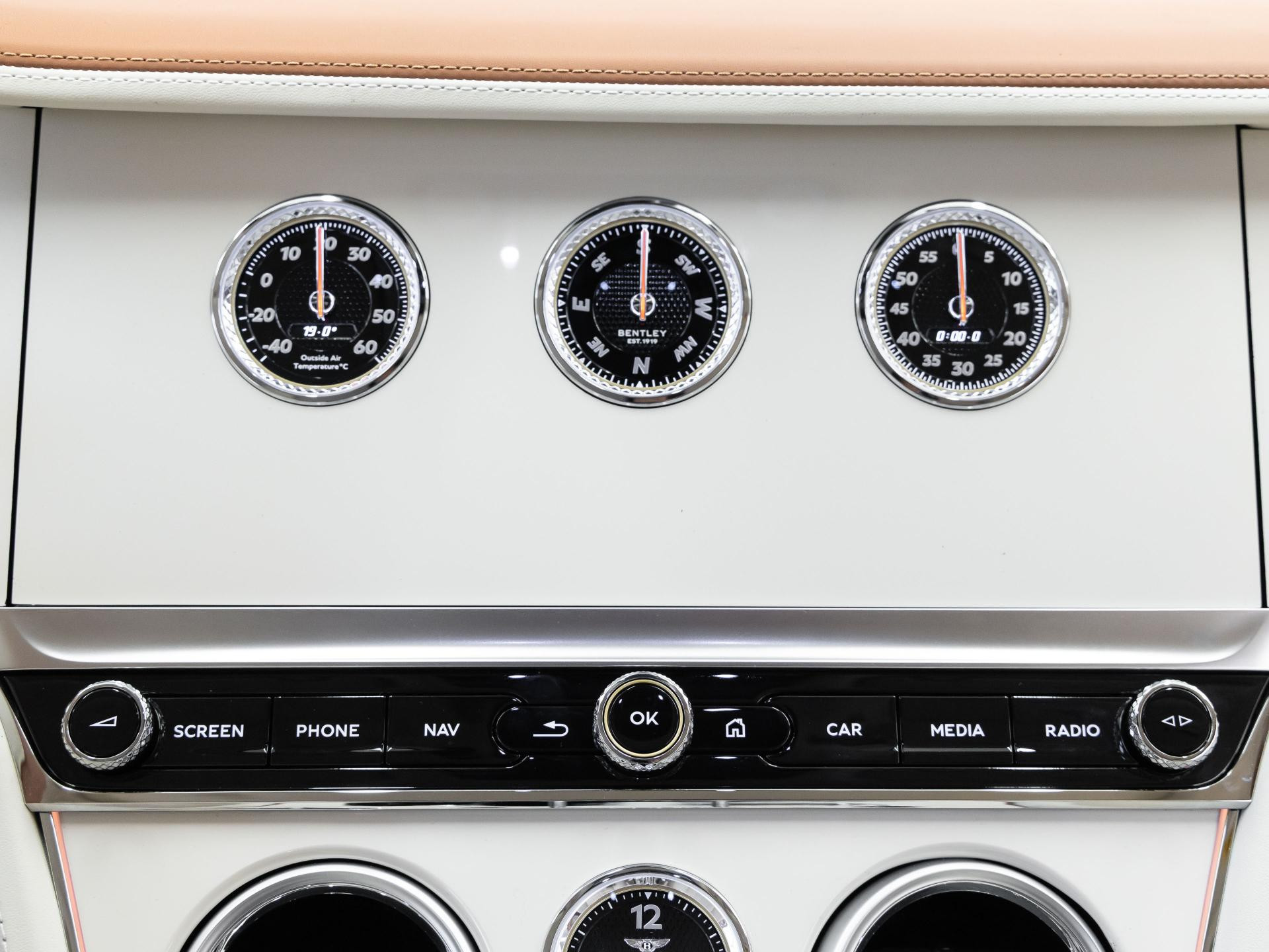 Bentley Continental GT CARBON STYLING / AKRAPOVIC / PANO