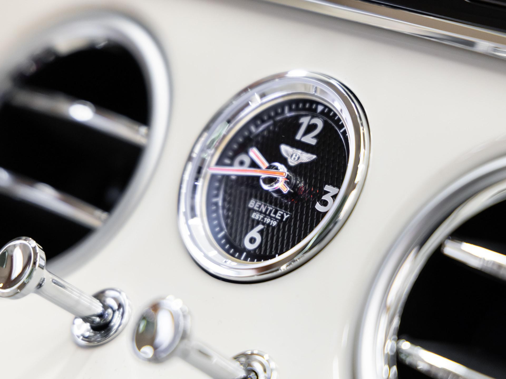 Bentley Continental GT CARBON STYLING / AKRAPOVIC / PANO