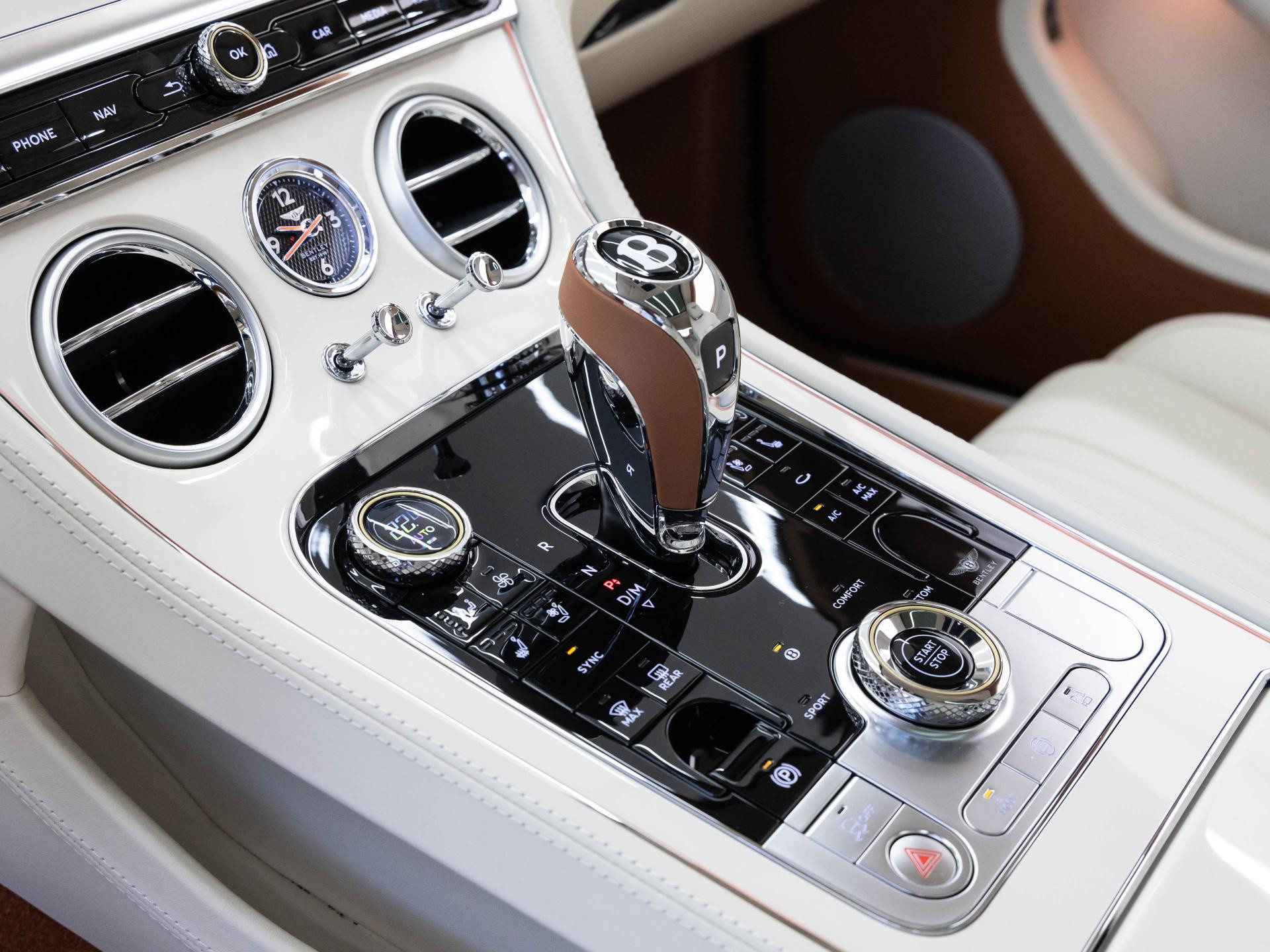 Bentley Continental GT CARBON STYLING / AKRAPOVIC / PANO