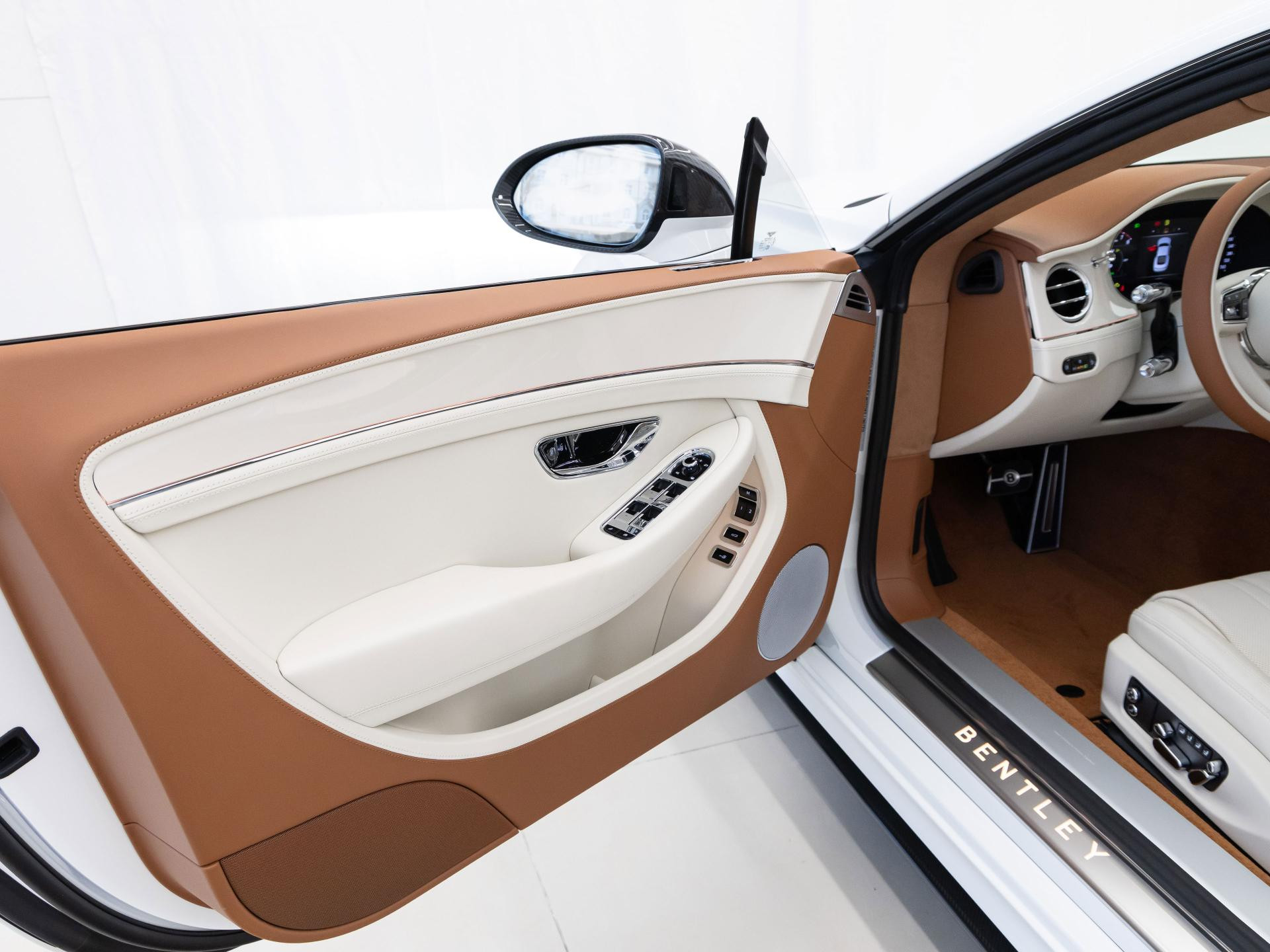 Bentley Continental GT CARBON STYLING / AKRAPOVIC / PANO