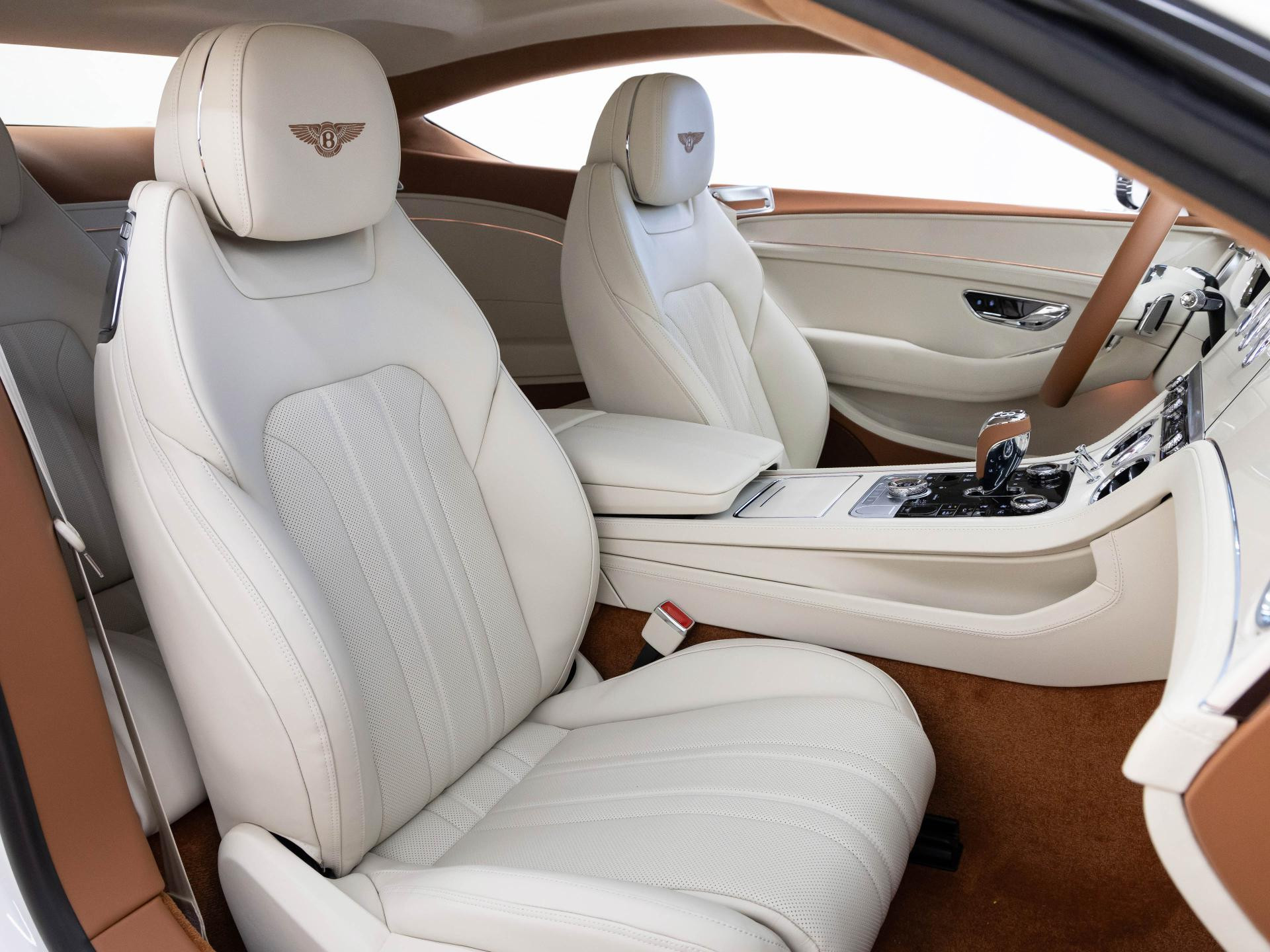 Bentley Continental GT CARBON STYLING / AKRAPOVIC / PANO