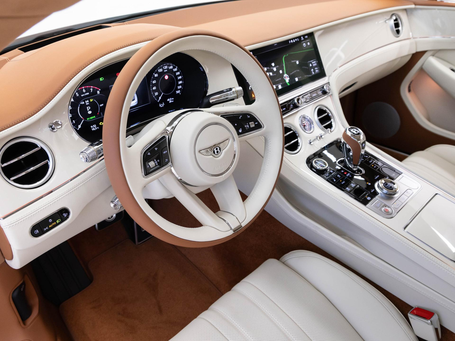 Bentley Continental GT CARBON STYLING / AKRAPOVIC / PANO