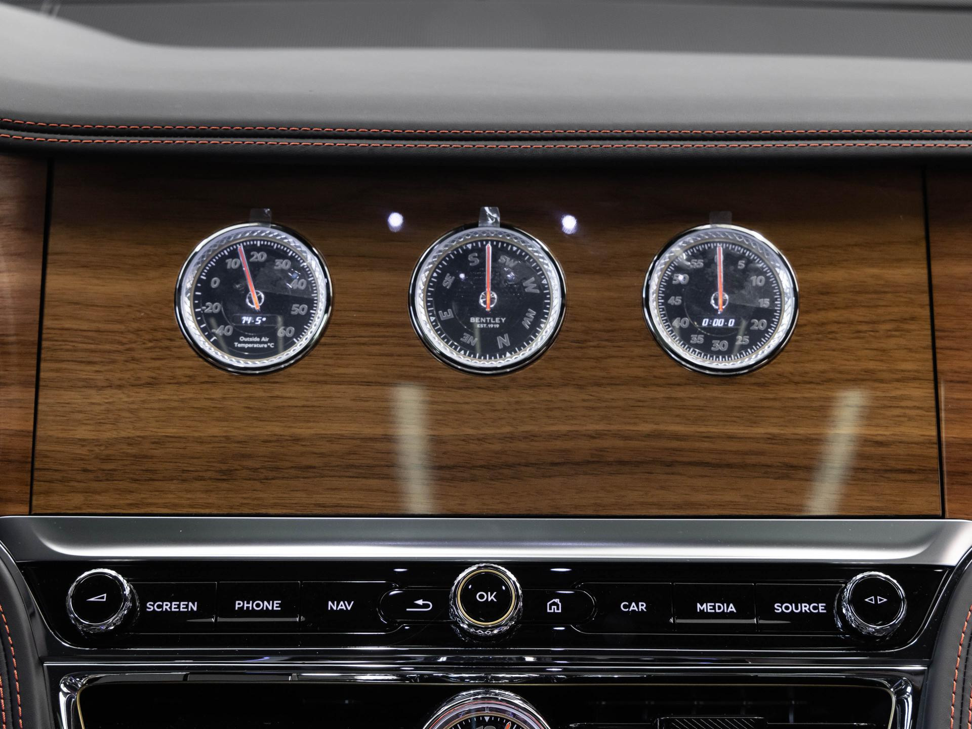 Bentley Flying Spur Azure V8 VON BENTLEY FRANKFURT