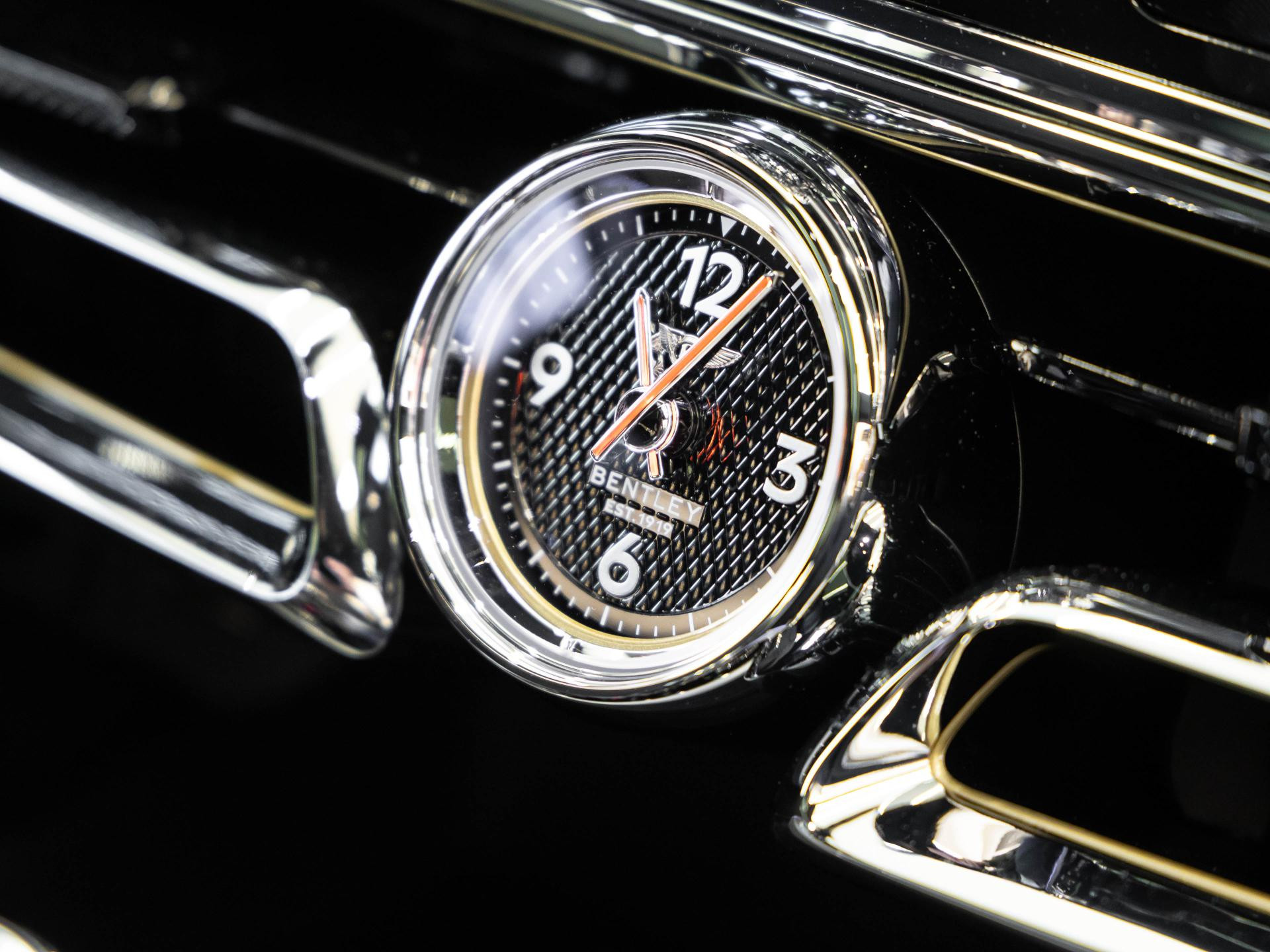 Bentley Flying Spur Azure V8 VON BENTLEY FRANKFURT