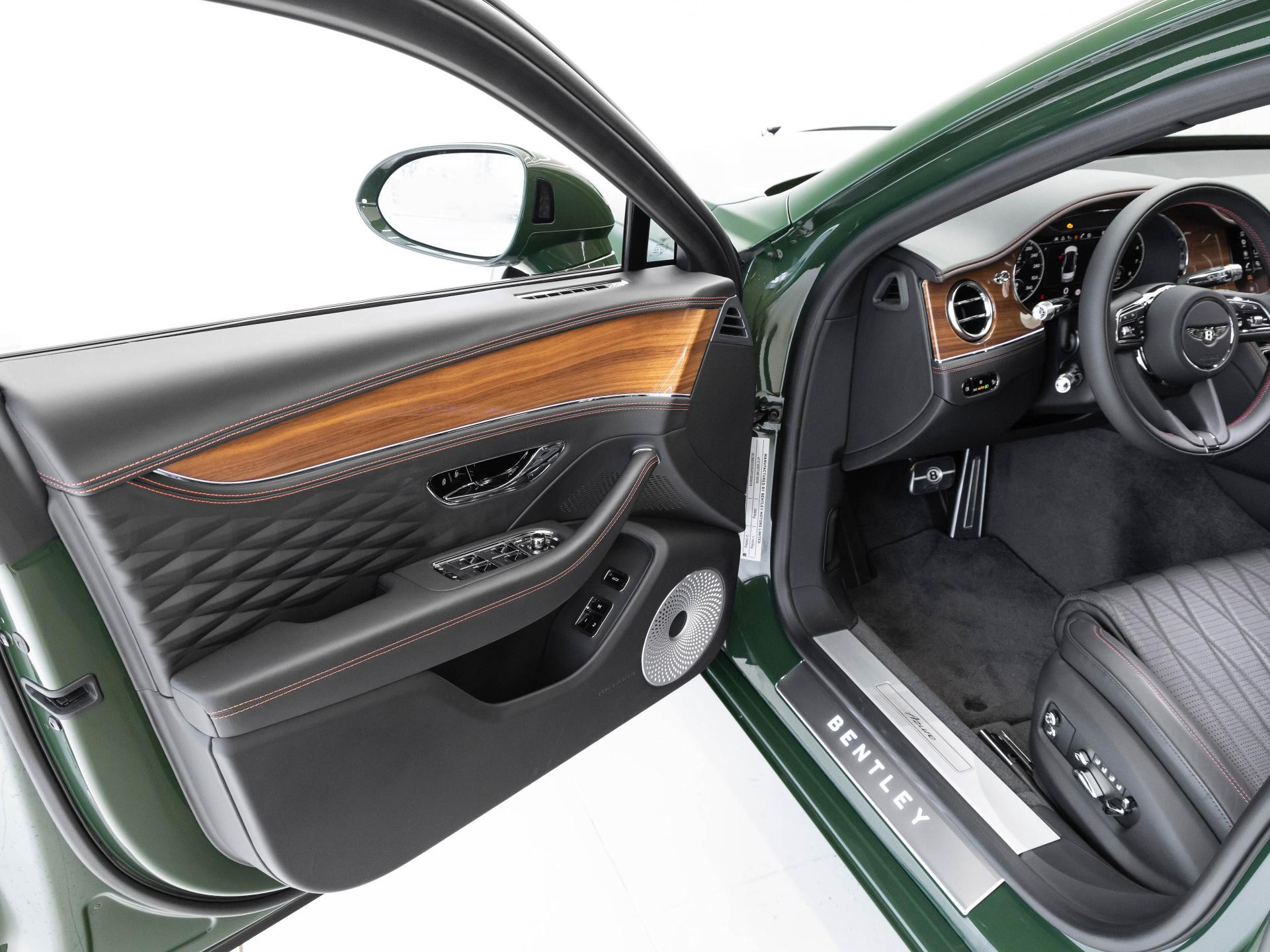 Bentley Flying Spur Azure V8 VON BENTLEY FRANKFURT