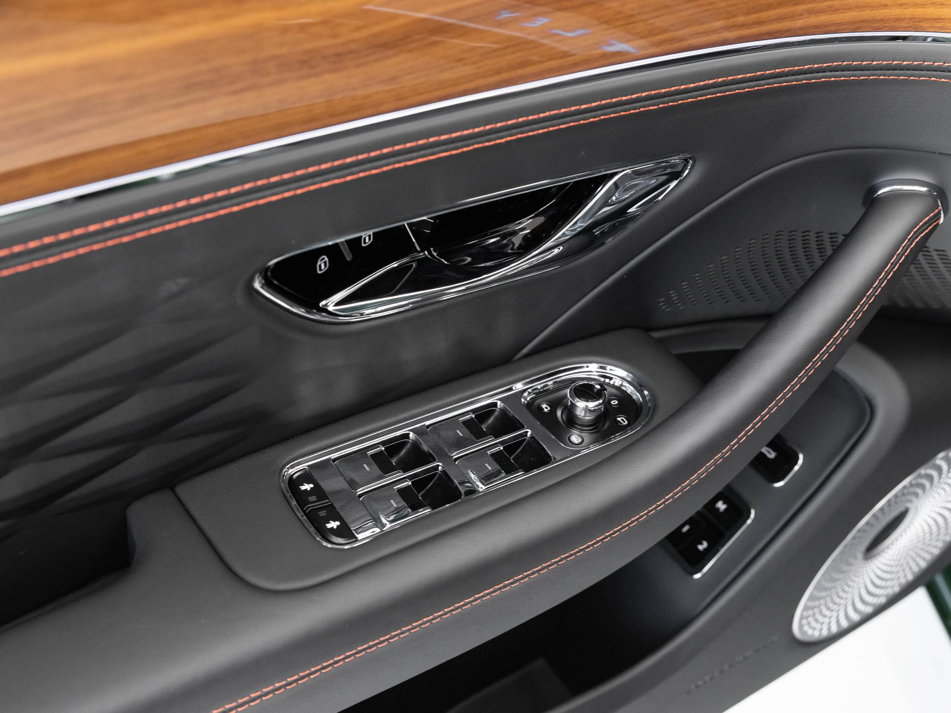 Bentley Flying Spur Azure V8 VON BENTLEY FRANKFURT