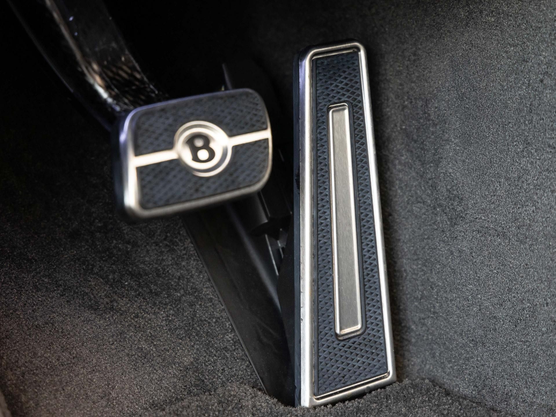 Bentley New Continental GTC Azure V8 von BENTLEY FRANKFURT