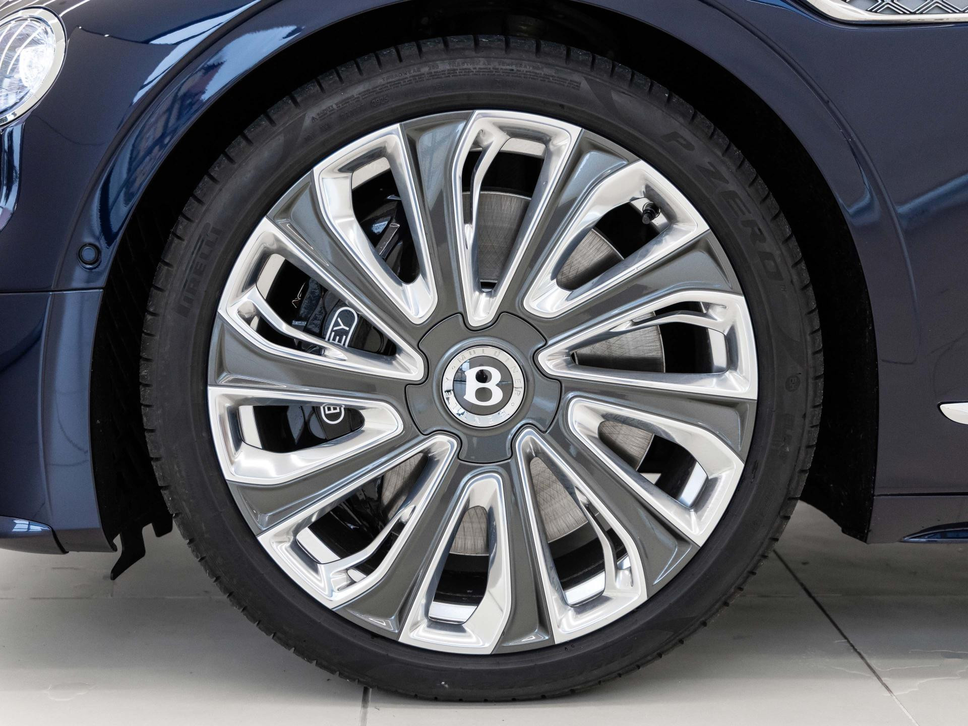 Bentley Flying Spur Mulliner (MY26) von BENTLEY FRANKFURT