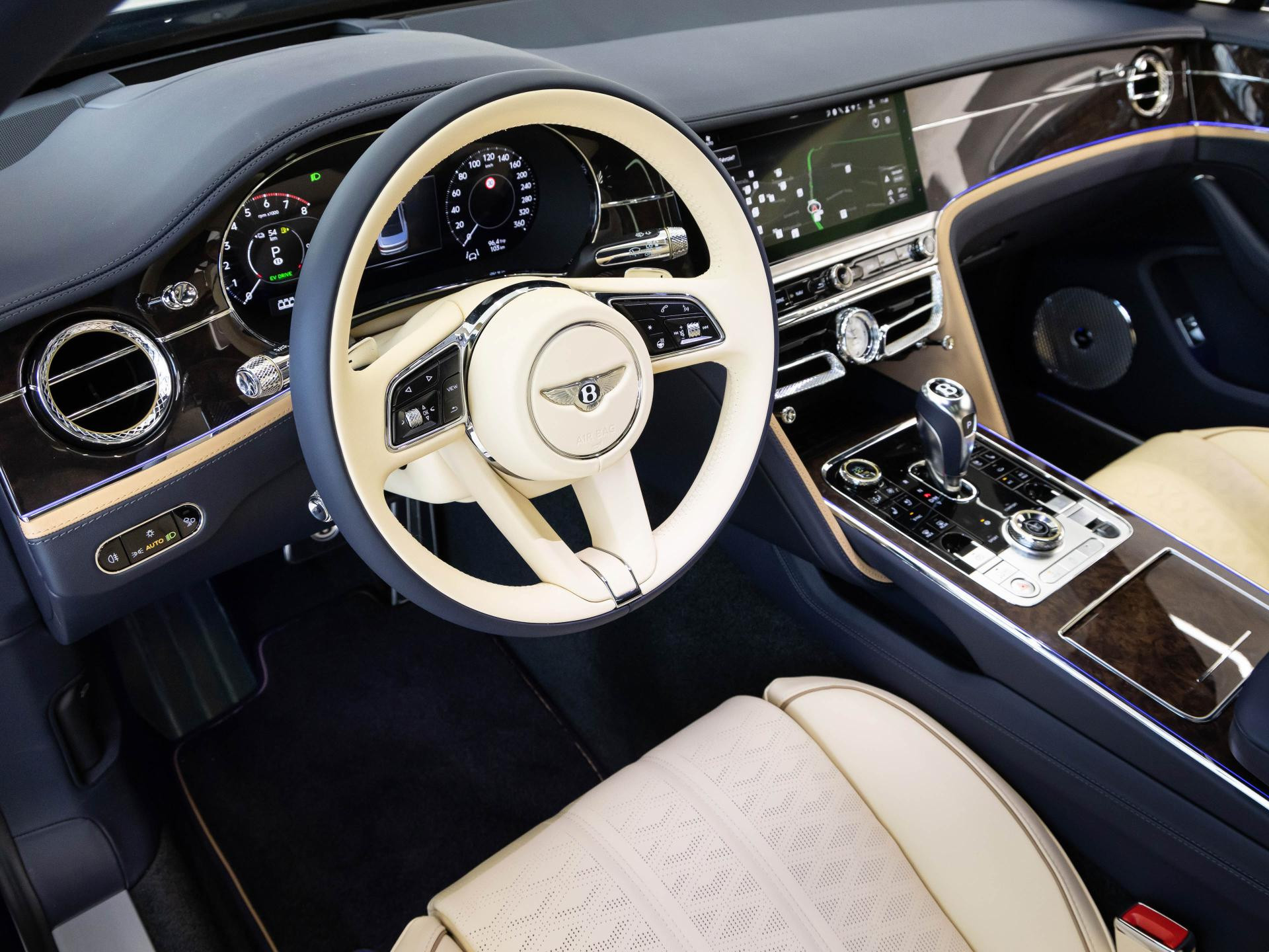 Bentley Flying Spur Mulliner (MY26) von BENTLEY FRANKFURT