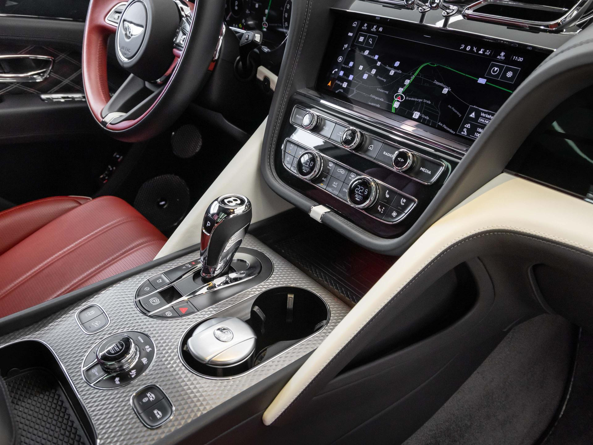 Bentley Bentayga EWB Mulliner von BENTLEY FRANKFURT