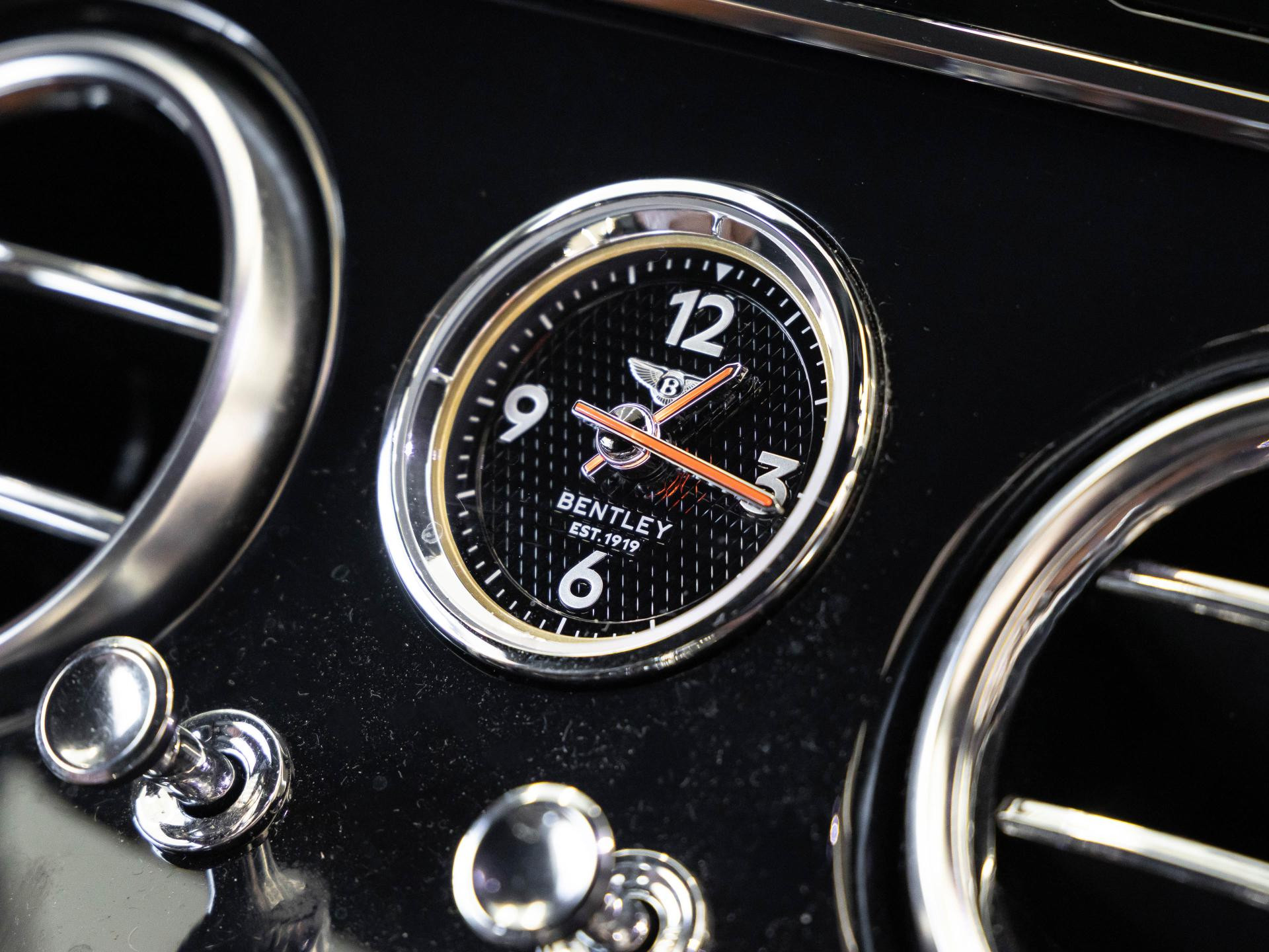 Bentley New Continental GT V8 von BENTLEY FRANKFURT