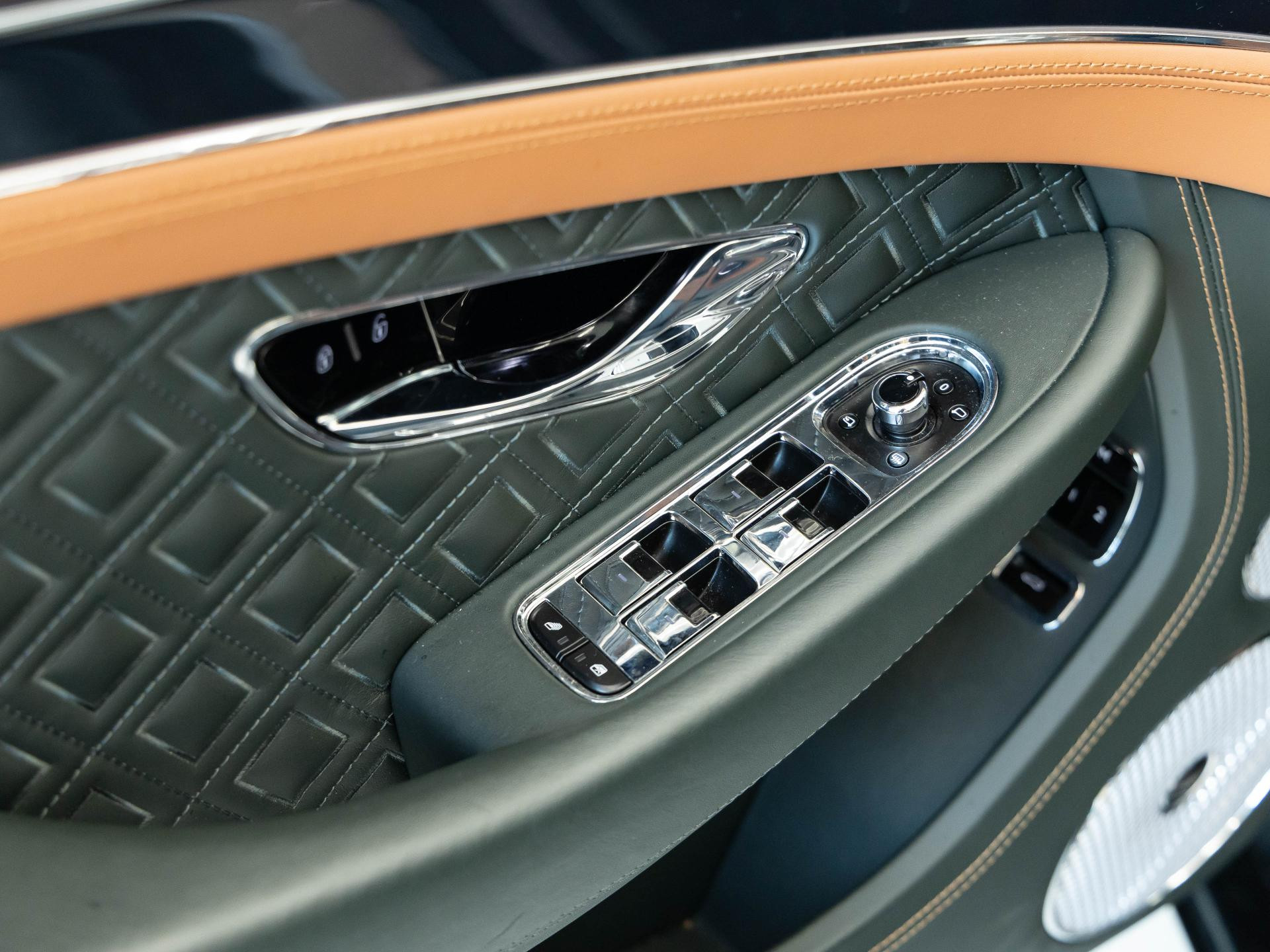 Bentley New Continental GT V8 von BENTLEY FRANKFURT