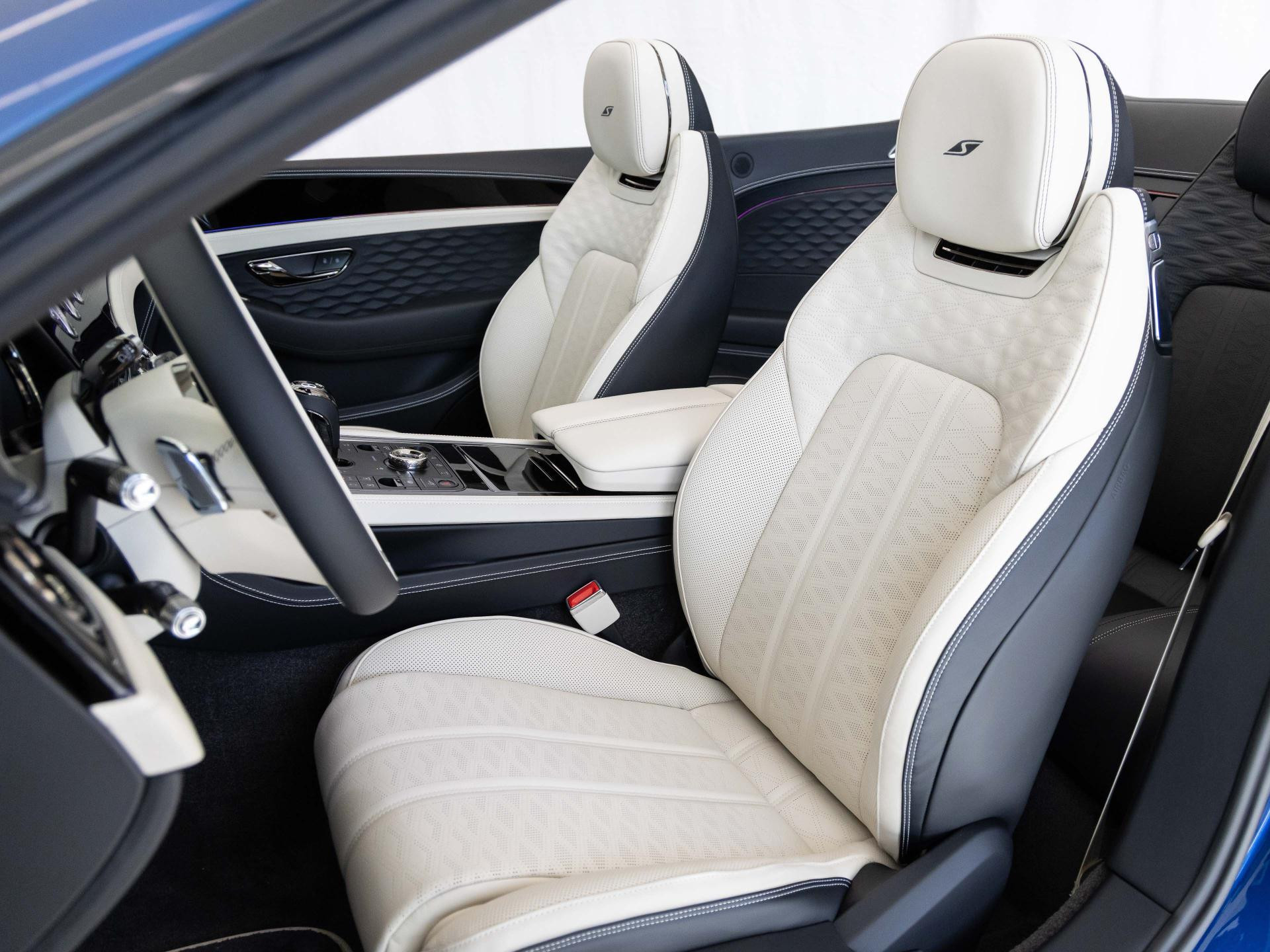 Bentley Continental GTC S AKRAPOVIC / MULLINER COLOUR /