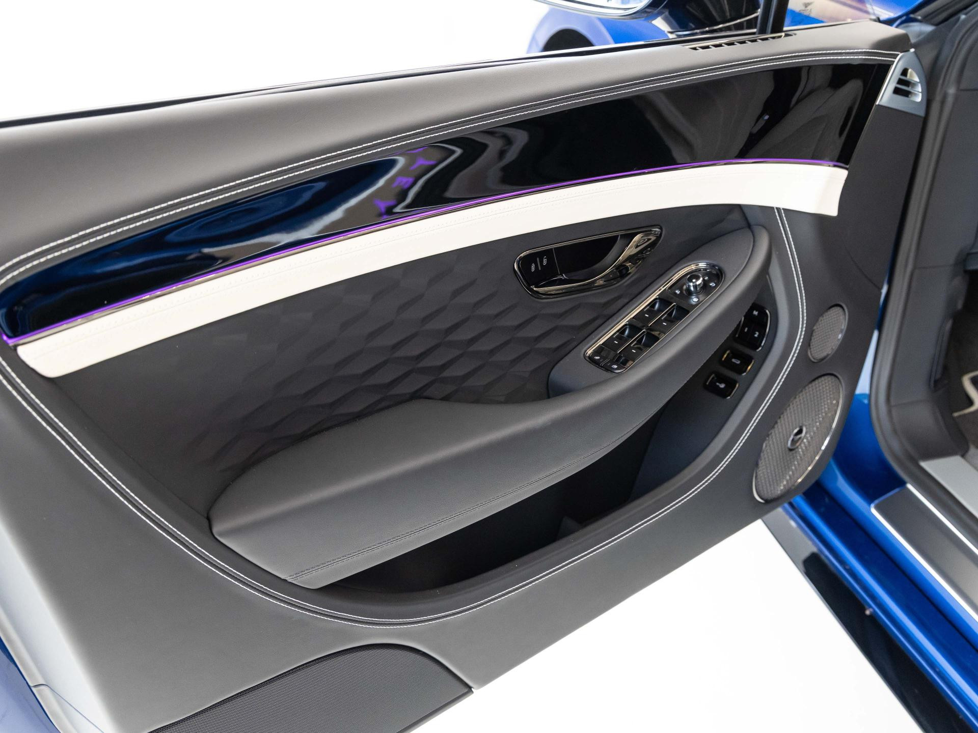 Bentley Continental GTC S AKRAPOVIC / MULLINER COLOUR /