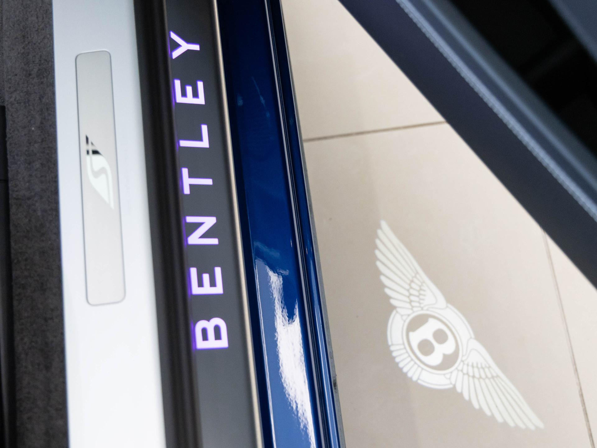 Bentley Continental GTC S AKRAPOVIC / MULLINER COLOUR /