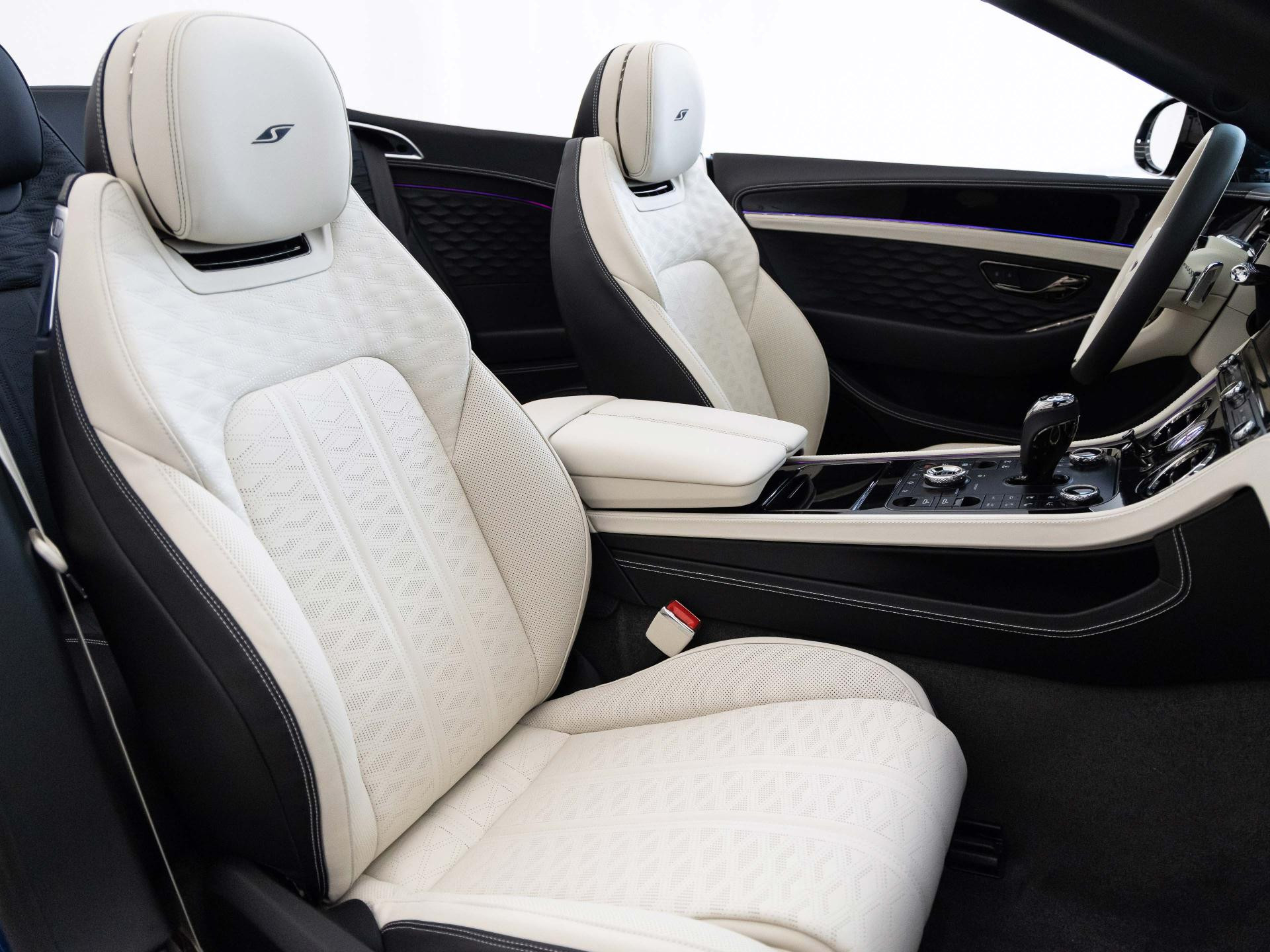 Bentley Continental GTC S AKRAPOVIC / MULLINER COLOUR /