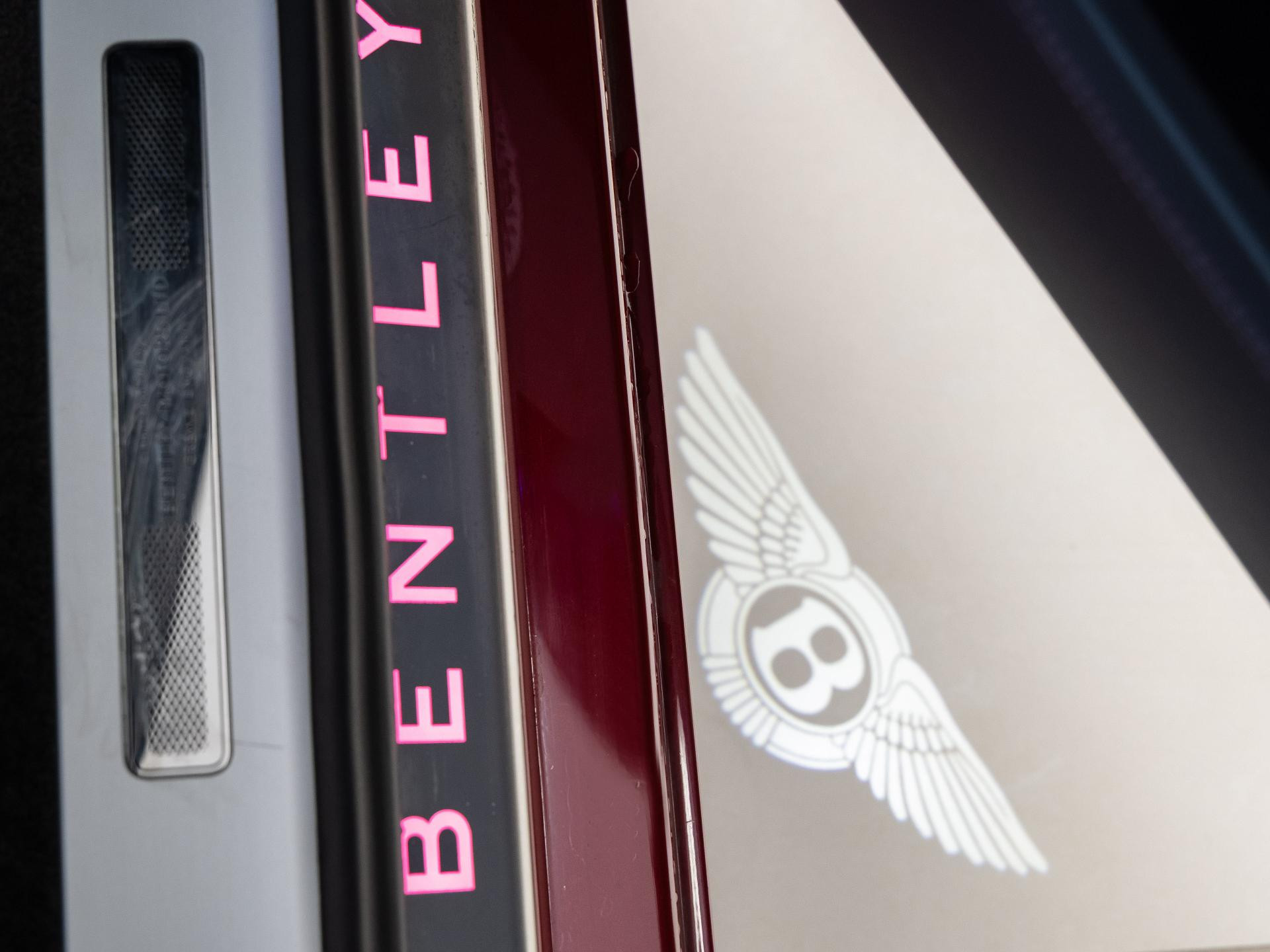 Bentley New Continental GT V8 von BENTLEY FRANKFURT