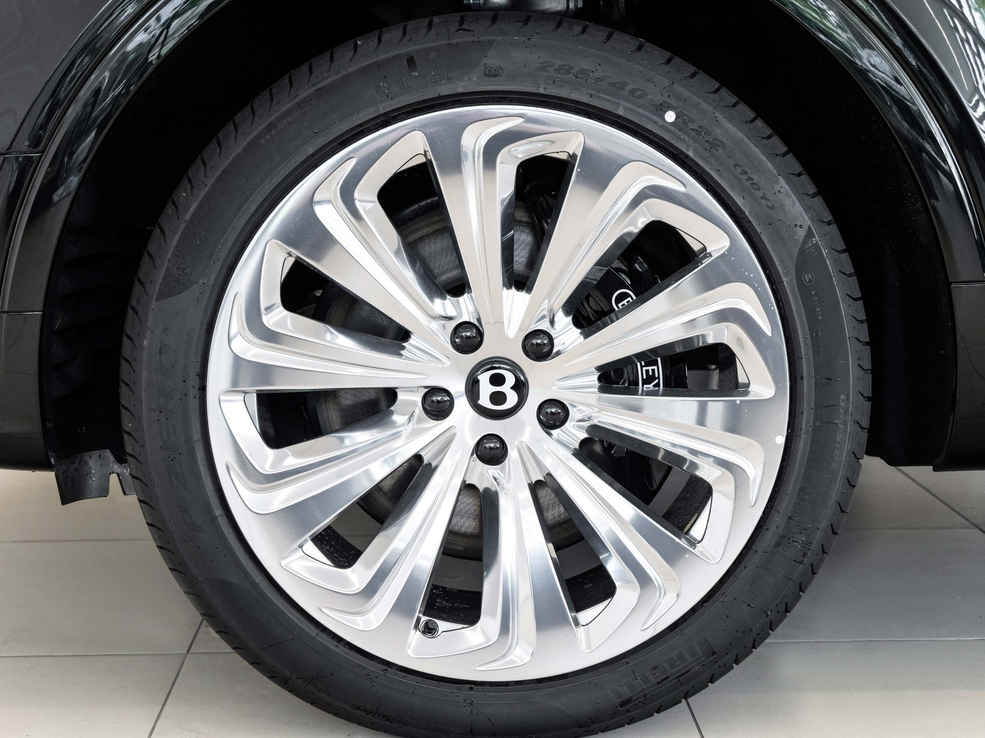 Bentley Bentayga V8 Azure von BENTLEY MANNHEIM