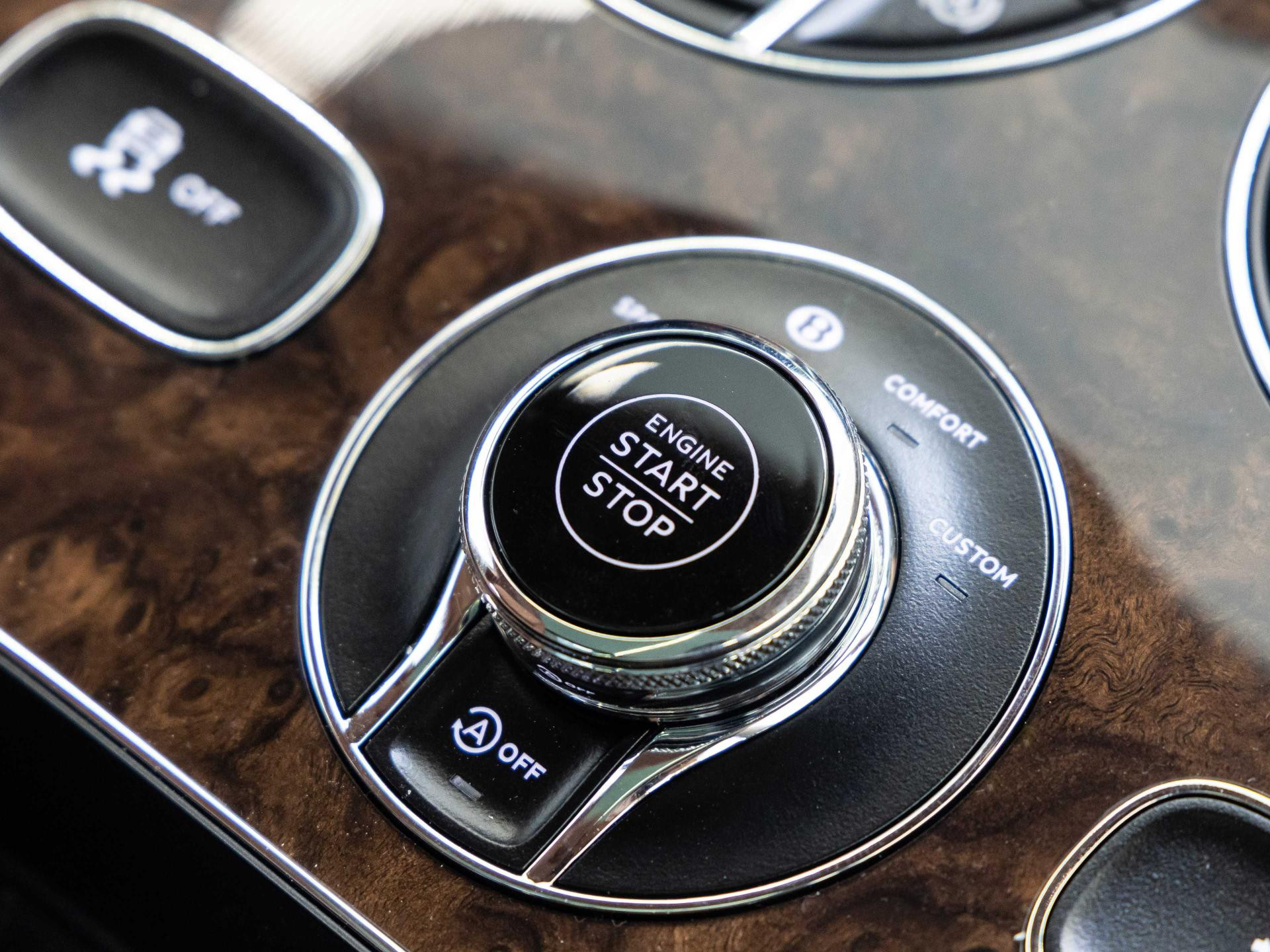 Bentley Bentayga V8 Azure von BENTLEY MANNHEIM