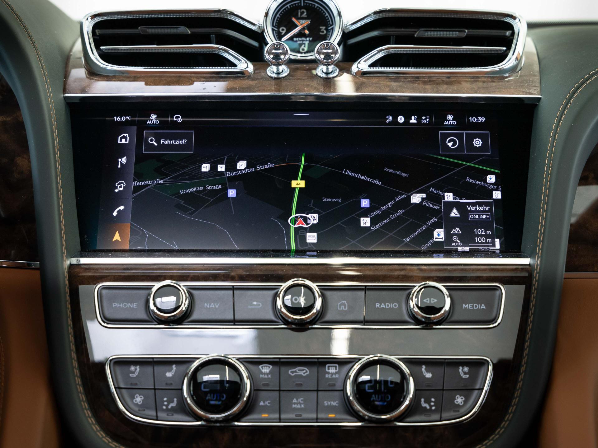 Bentley Bentayga V8 Azure von BENTLEY MANNHEIM