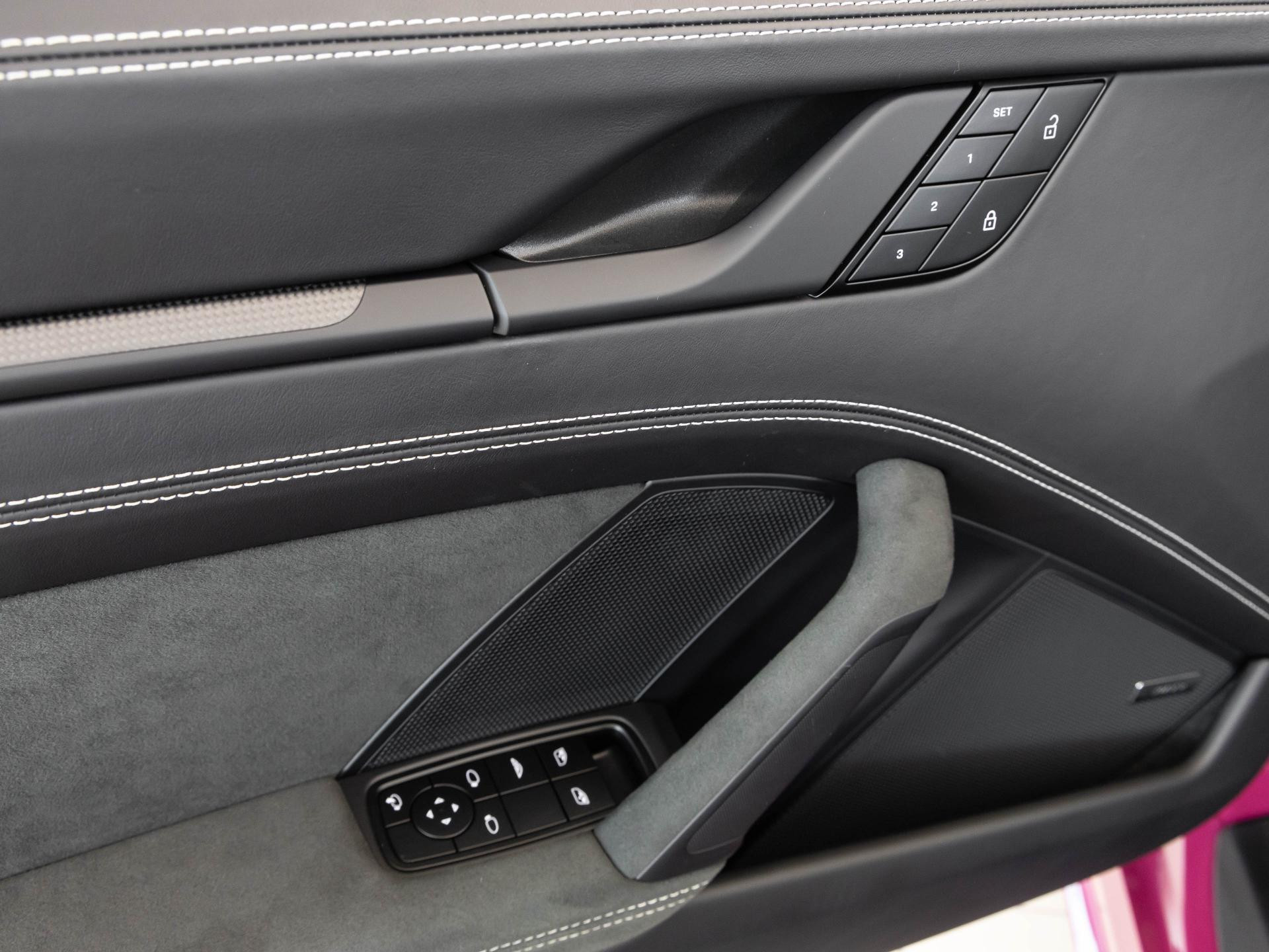 Porsche 911 Carrera Cabrio GTS Sportpaket Bluetooth Navi