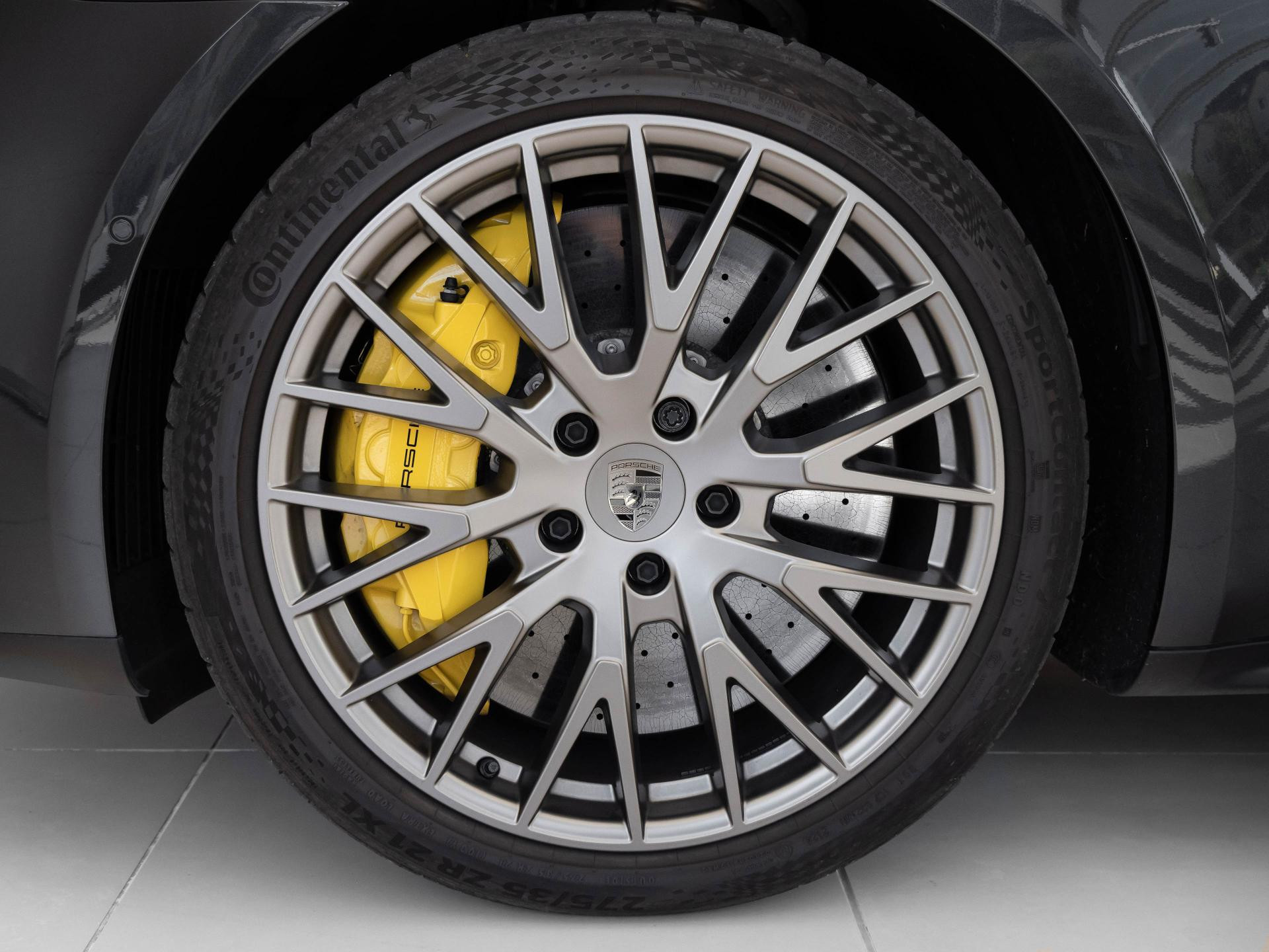 Porsche Panamera Turbo S E-Hybrid von BENTLEY FRANKFURT