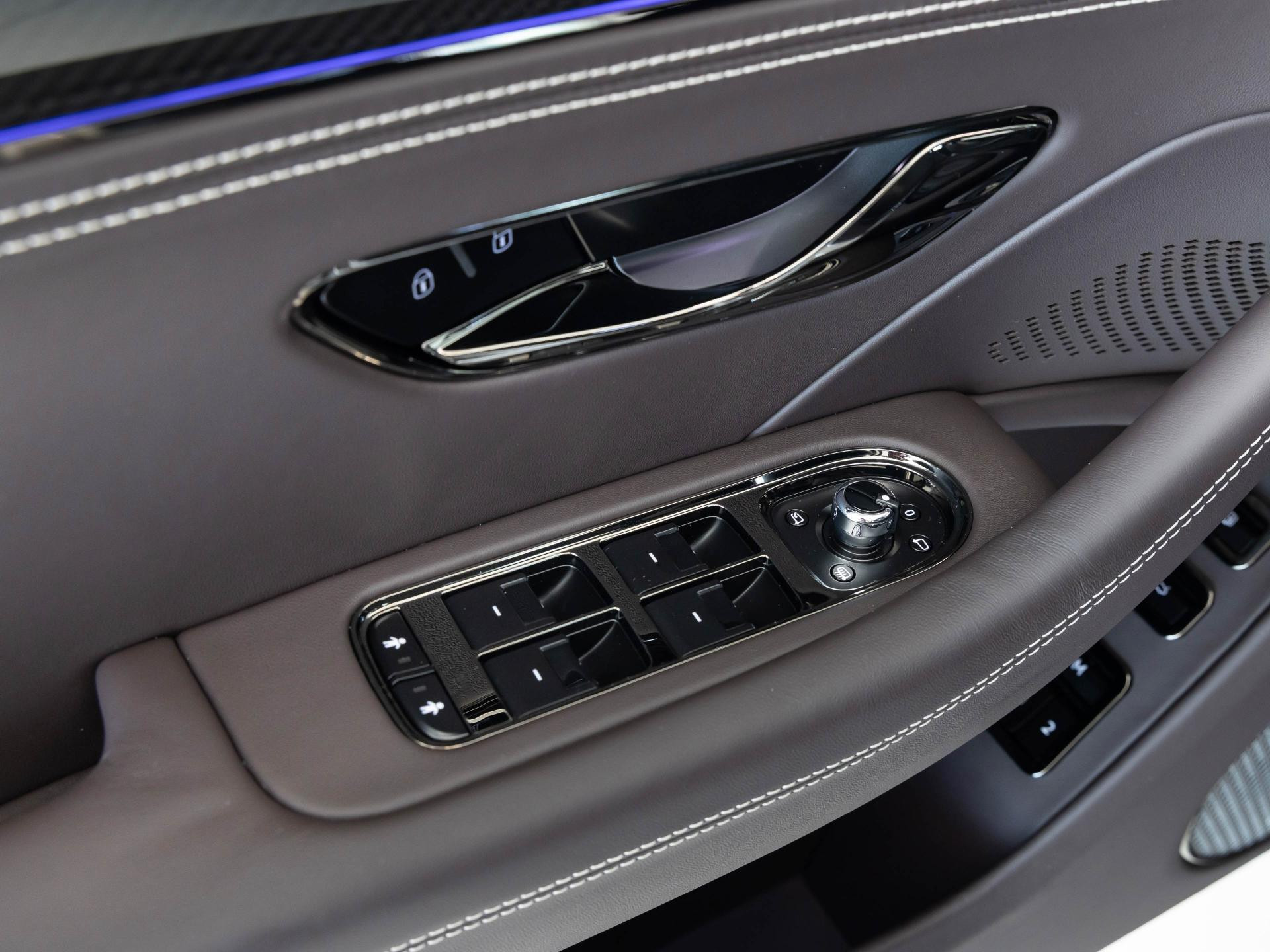 Bentley NEW Flying Spur S von BENTLEY MANNHEIM Sportpaket