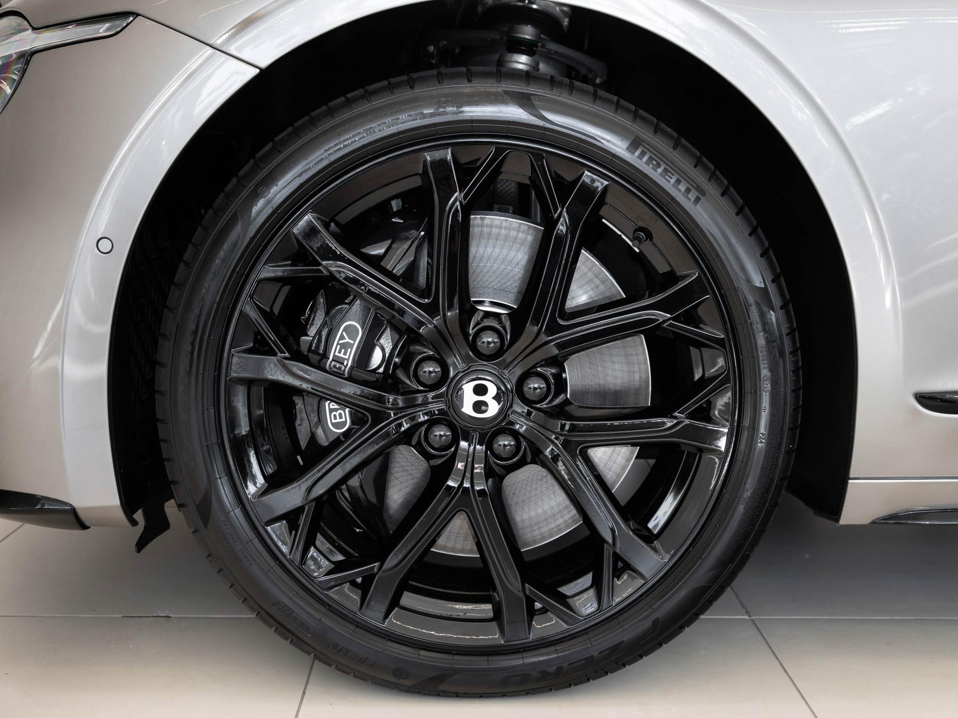 Bentley NEW Flying Spur S von BENTLEY MANNHEIM Sportpaket