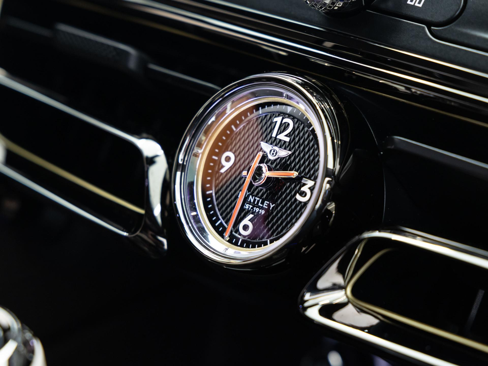 Bentley NEW Flying Spur S von BENTLEY MANNHEIM Sportpaket